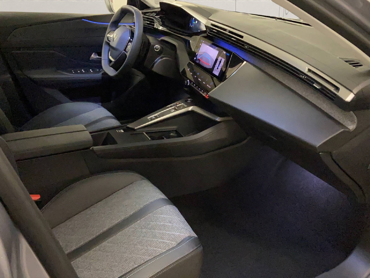 PEUGEOT 408 1.6 PHEV 180 Allure Pack-image-10