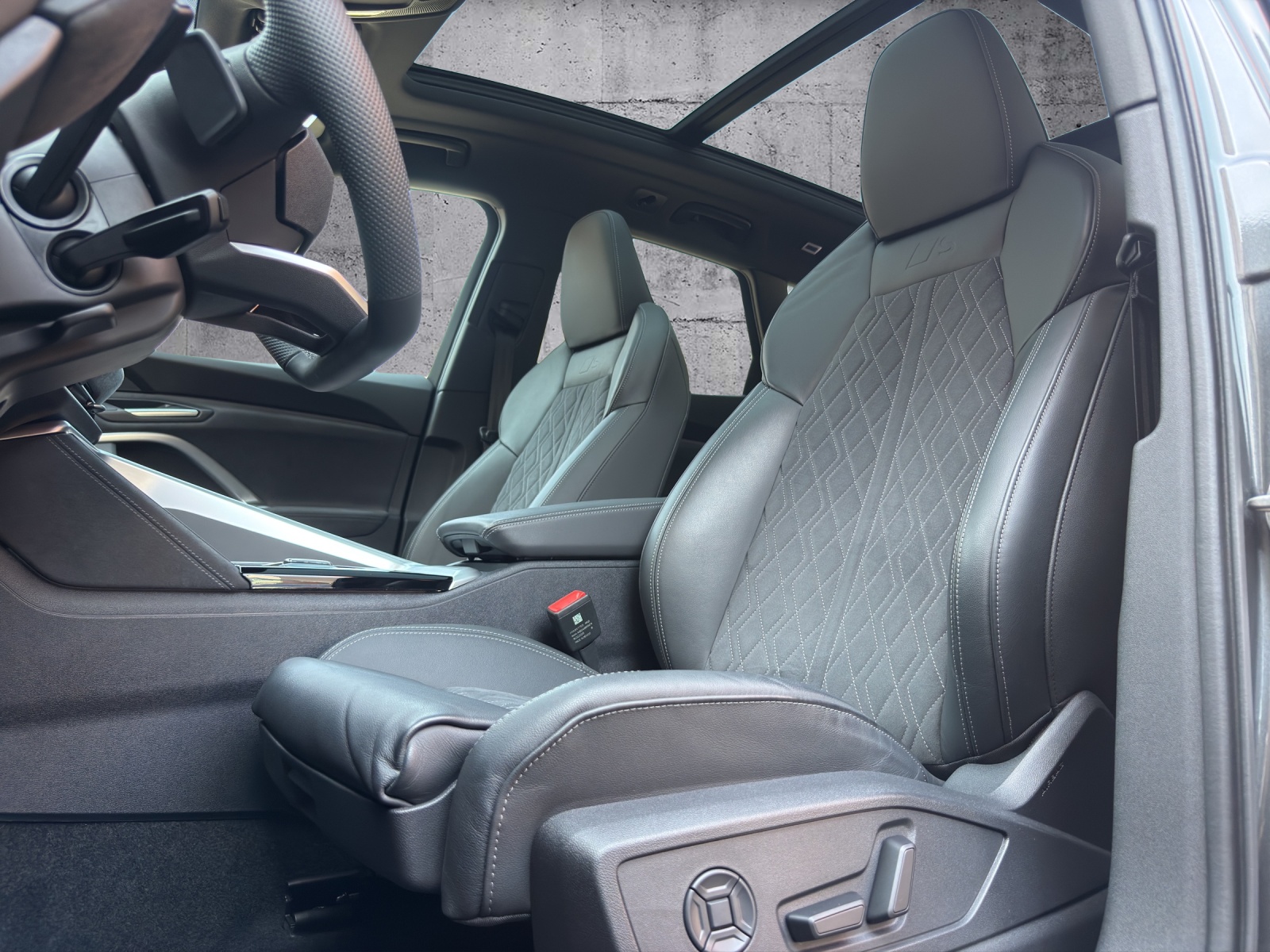 AUDI Q5 TFSI quattro S-Line 150 kW S-tronic *CH-FZG/ Gratisservice / Garantie*-image-7