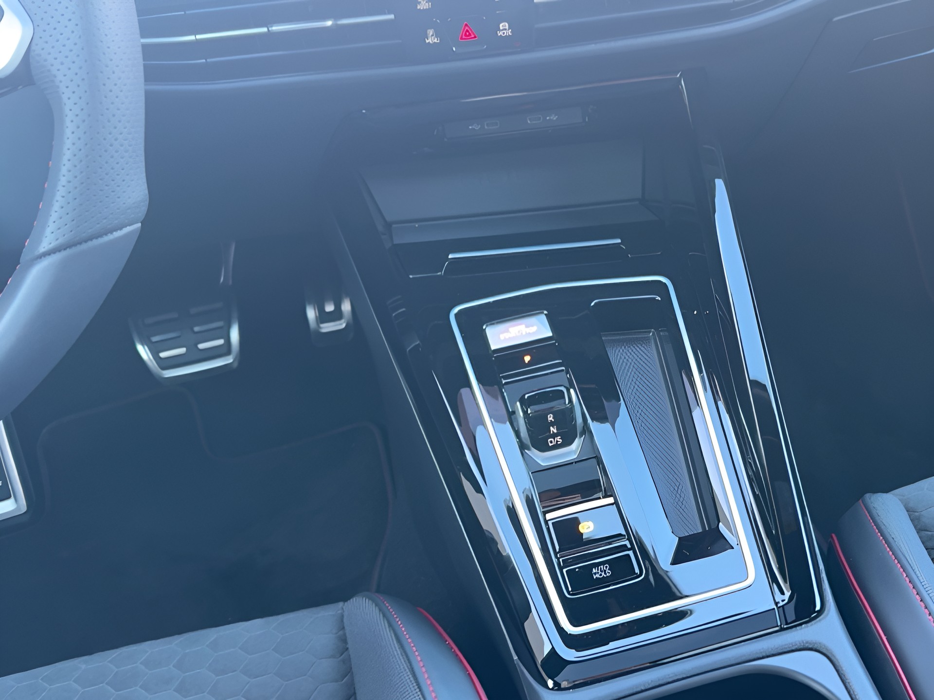VW Golf 2.0 TSI GTI Clubsport DSG-image-14