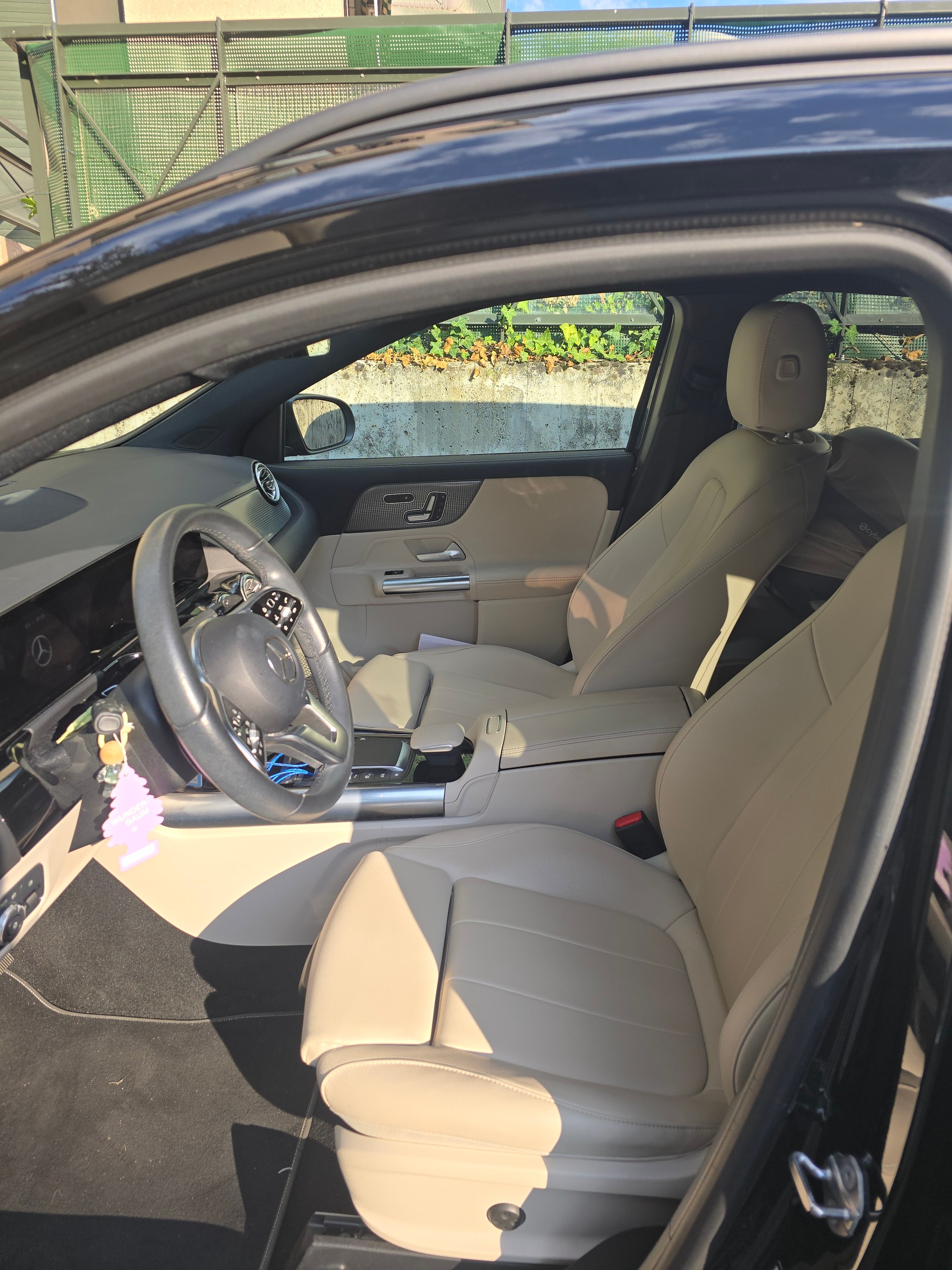 MERCEDES-BENZ GLA-image-2