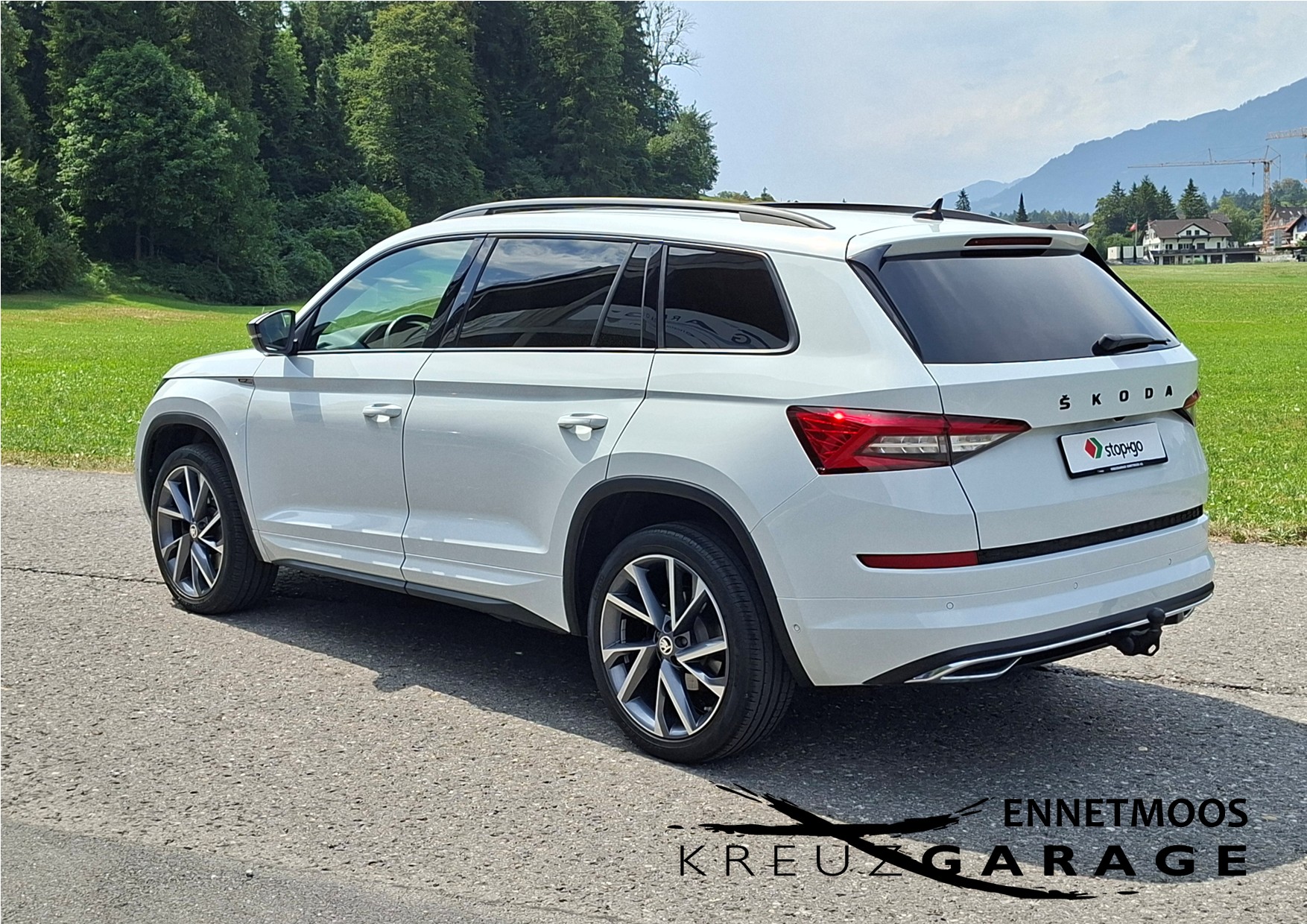 SKODA Kodiaq 2.0 TSI 4x4 Sport Line *8-fach bereift+AHK+Panodach*-image-2