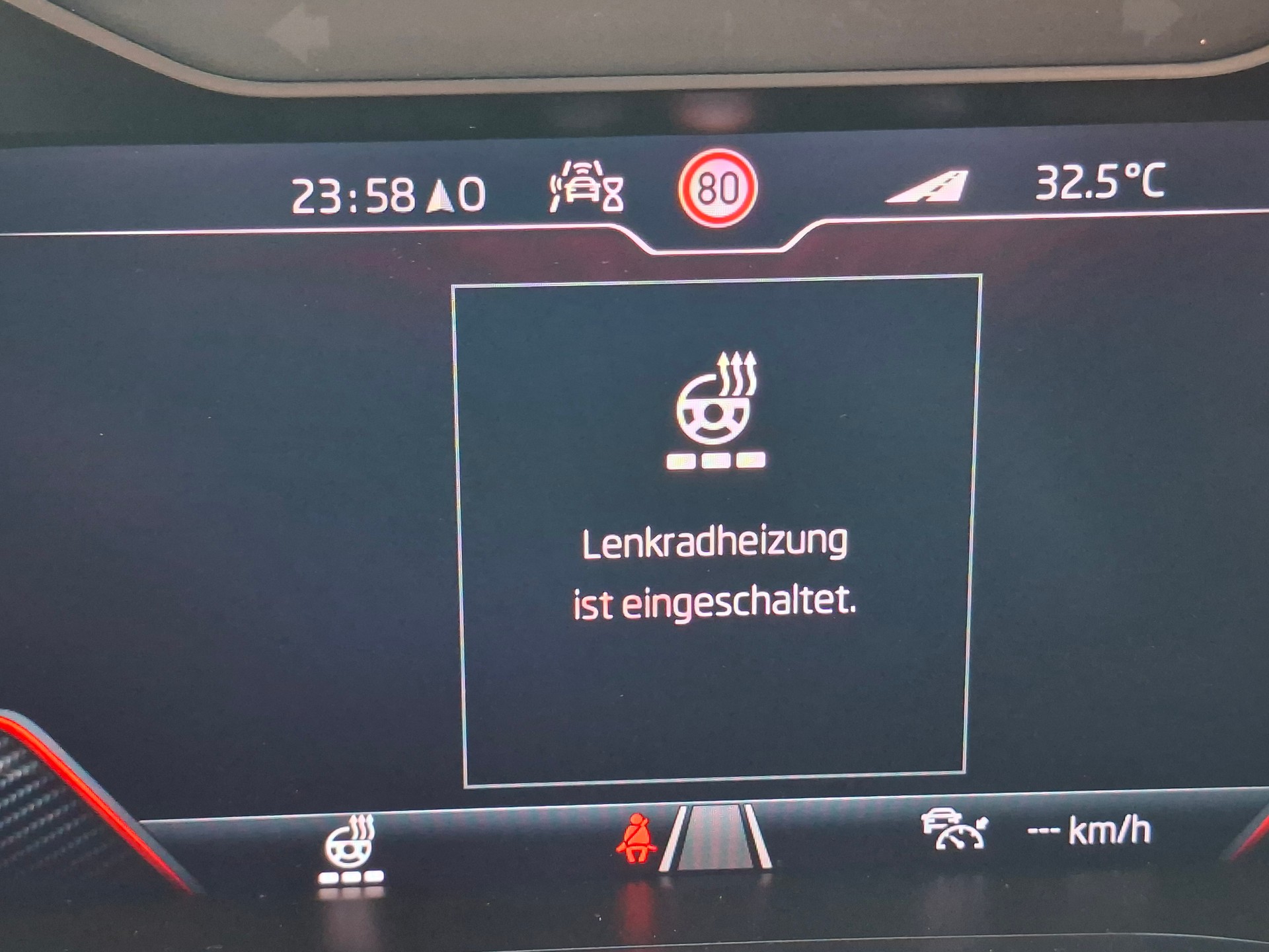 SKODA Kodiaq 2.0 TSI 4x4 Sport Line *8-fach bereift+AHK+Panodach*-image-9