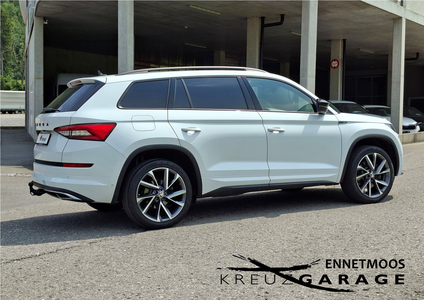 SKODA Kodiaq 2.0 TSI 4x4 Sport Line *8-fach bereift+AHK+Panodach*-image-4