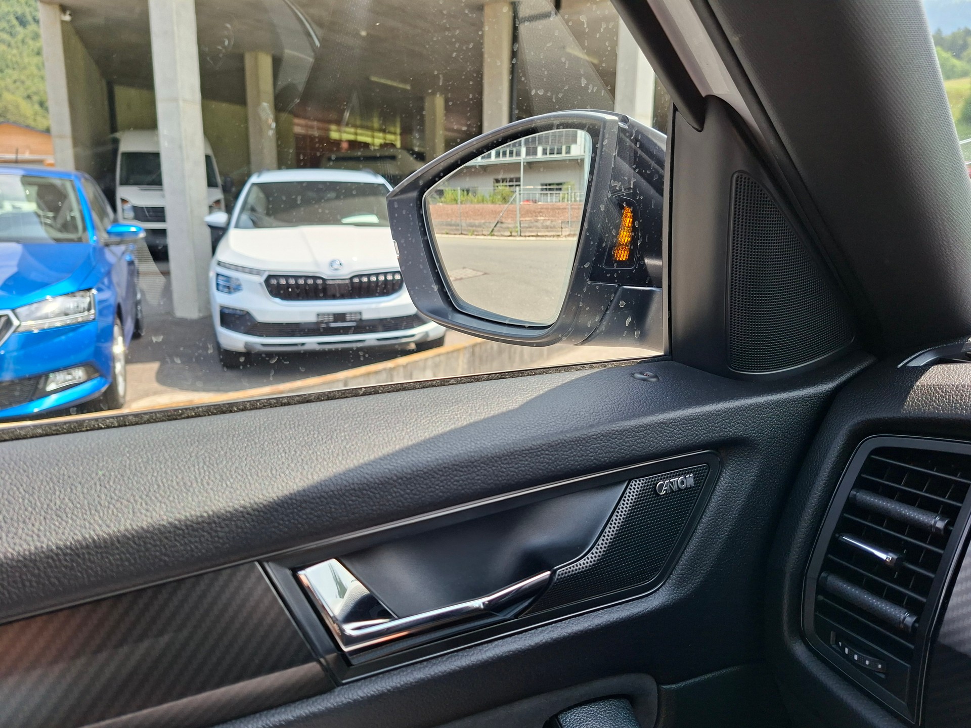 SKODA Kodiaq 2.0 TSI 4x4 Sport Line *8-fach bereift+AHK+Panodach*-image-13