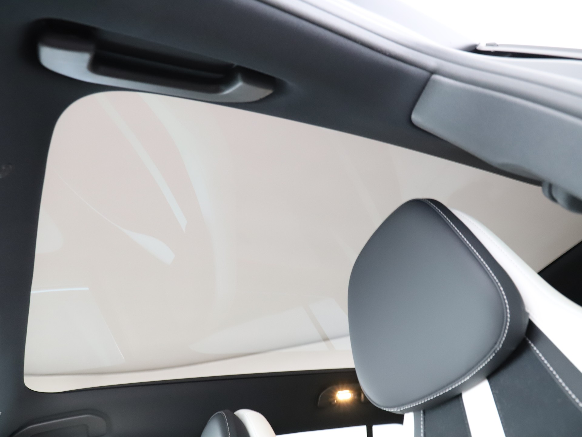 MERCEDES-BENZ GLB 220 4Matic 8G-Tronic-image-12