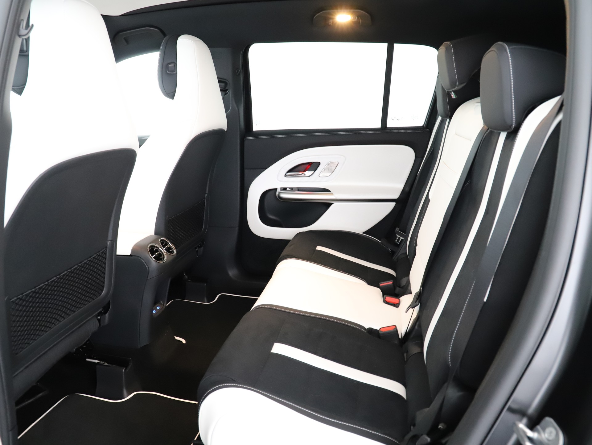 MERCEDES-BENZ GLB 220 4Matic 8G-Tronic-image-10