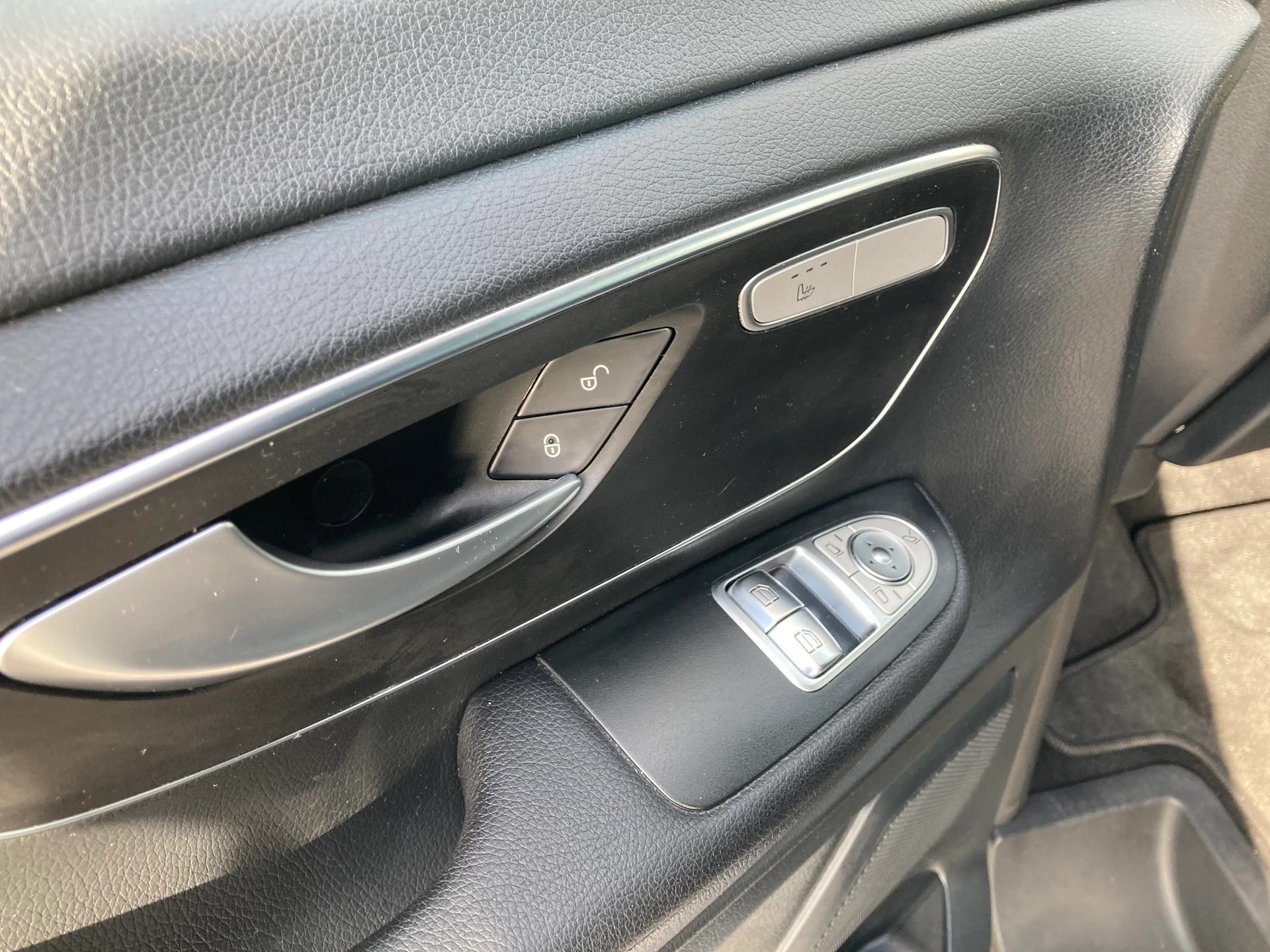 MERCEDES-BENZ V 220 d lang 9G-Tronic-image-15