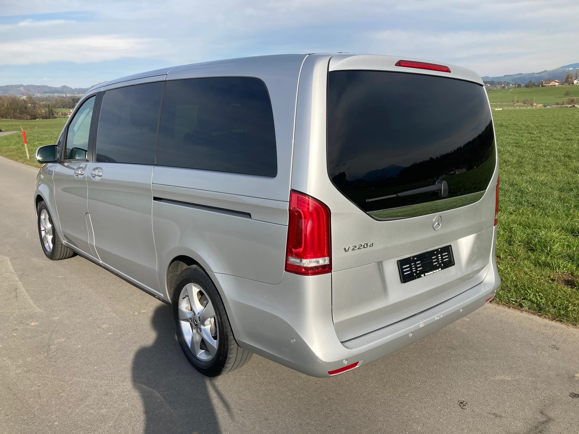 MERCEDES-BENZ V 220 d lang 9G-Tronic-image-3