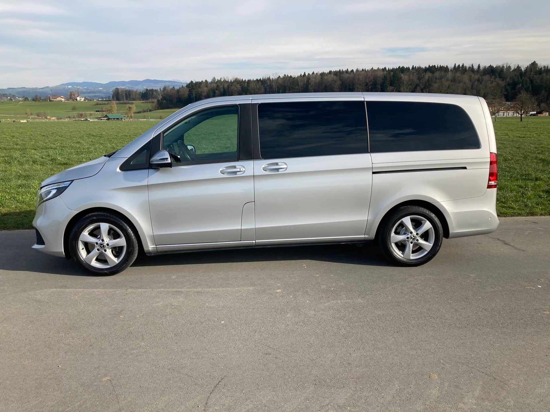 MERCEDES-BENZ V 220 d lang 9G-Tronic-image-4