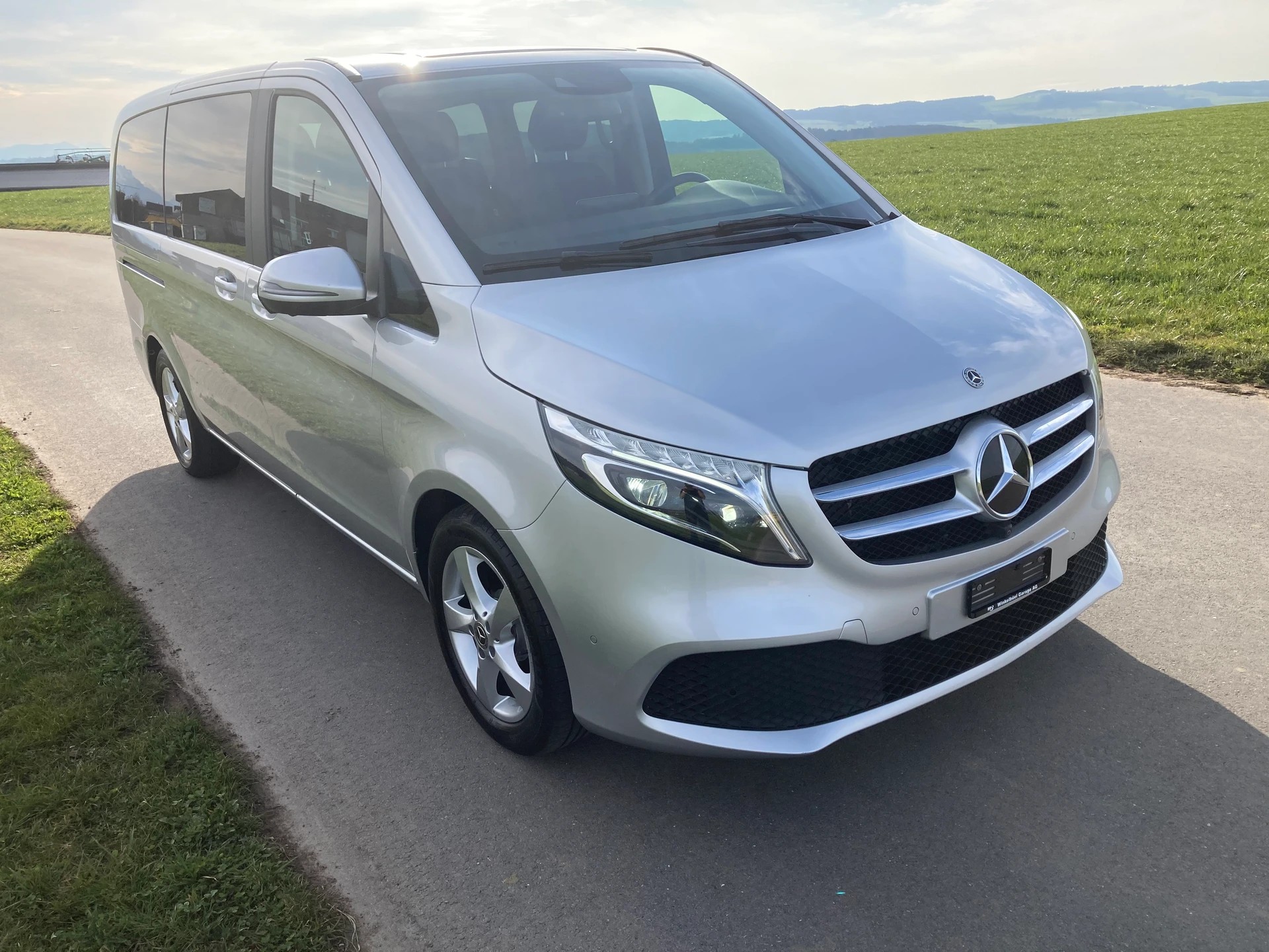 MERCEDES-BENZ V 220 d lang 9G-Tronic-image-1