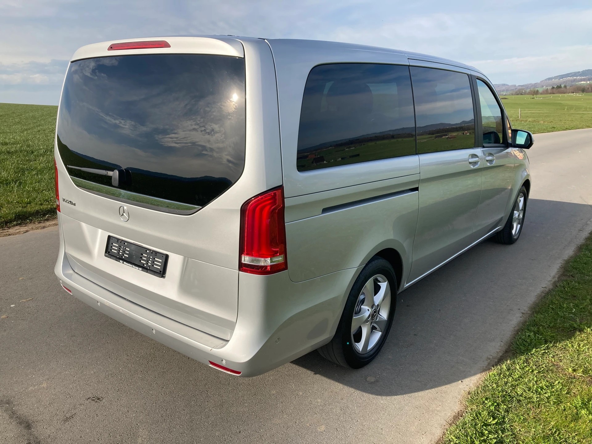 MERCEDES-BENZ V 220 d lang 9G-Tronic-image-2