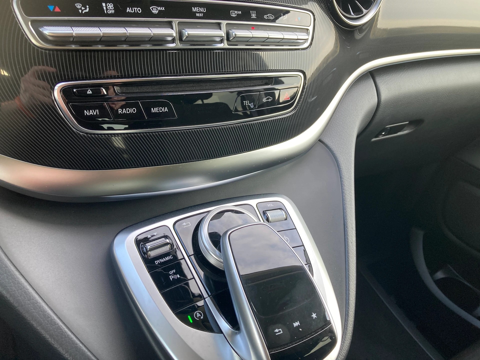 MERCEDES-BENZ V 220 d lang 9G-Tronic-image-12