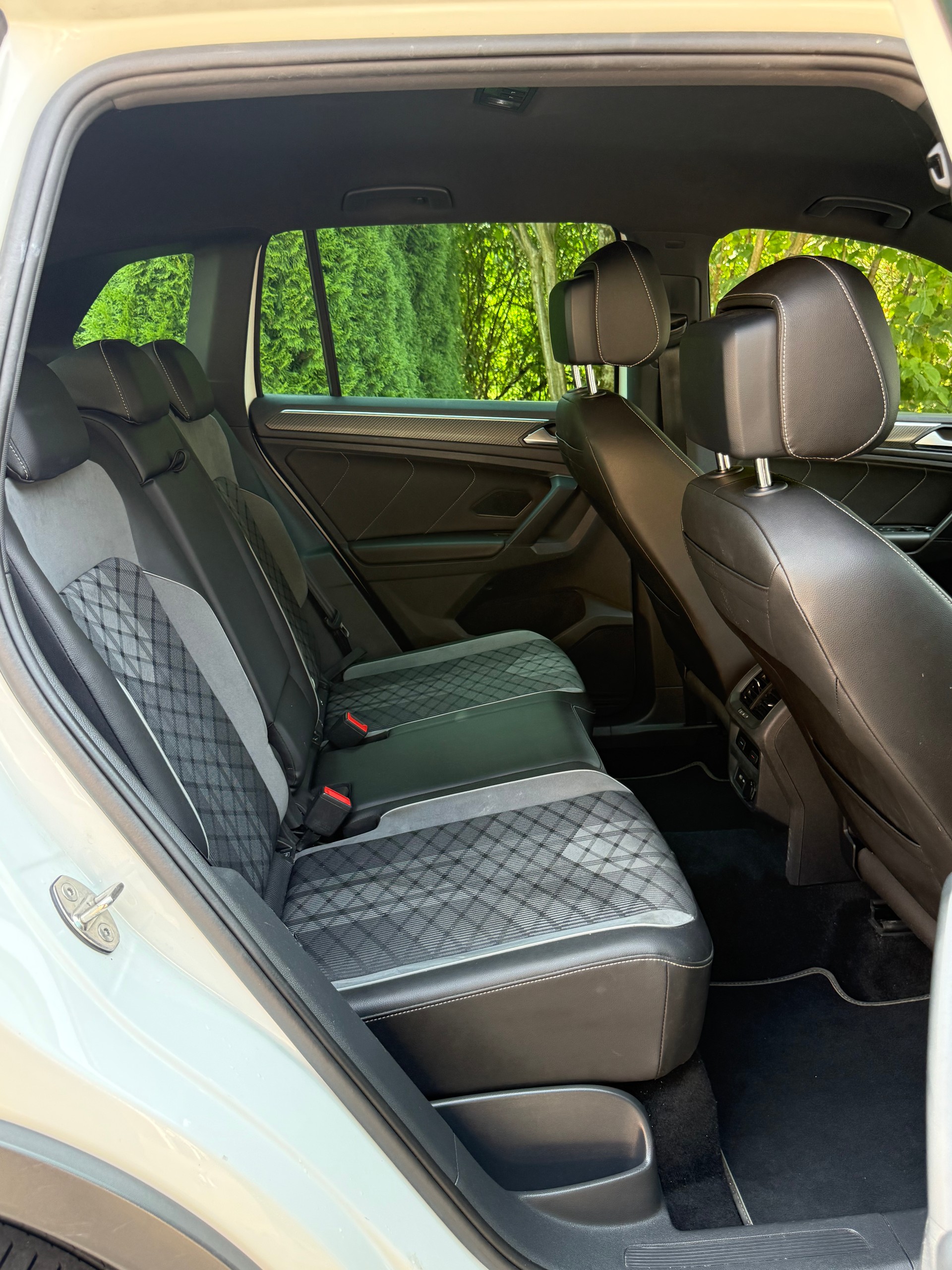VW Tiguan 2.0 TDI SCR R-Line 4Motion DSG-image-13