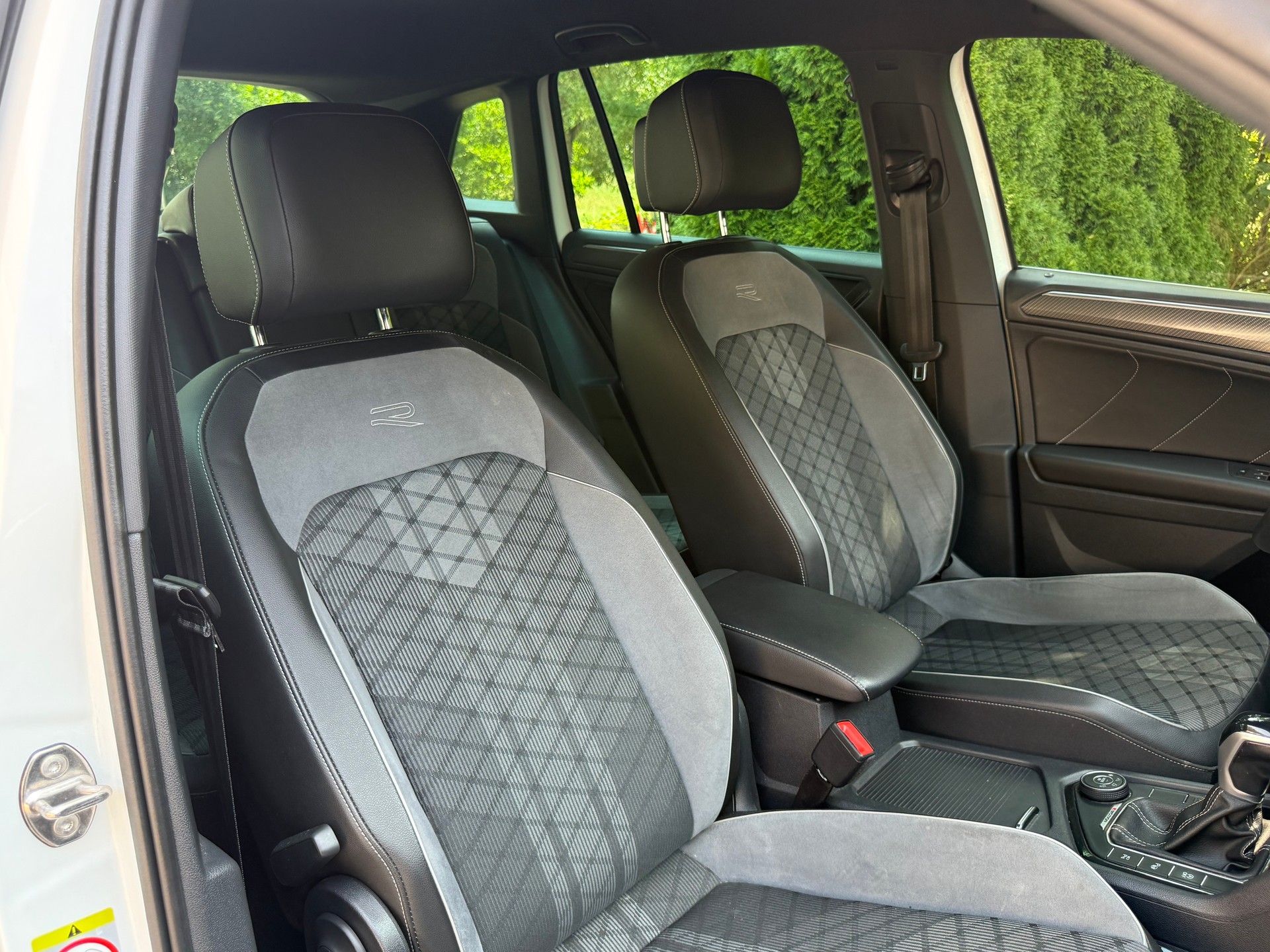VW Tiguan 2.0 TDI SCR R-Line 4Motion DSG-image-12