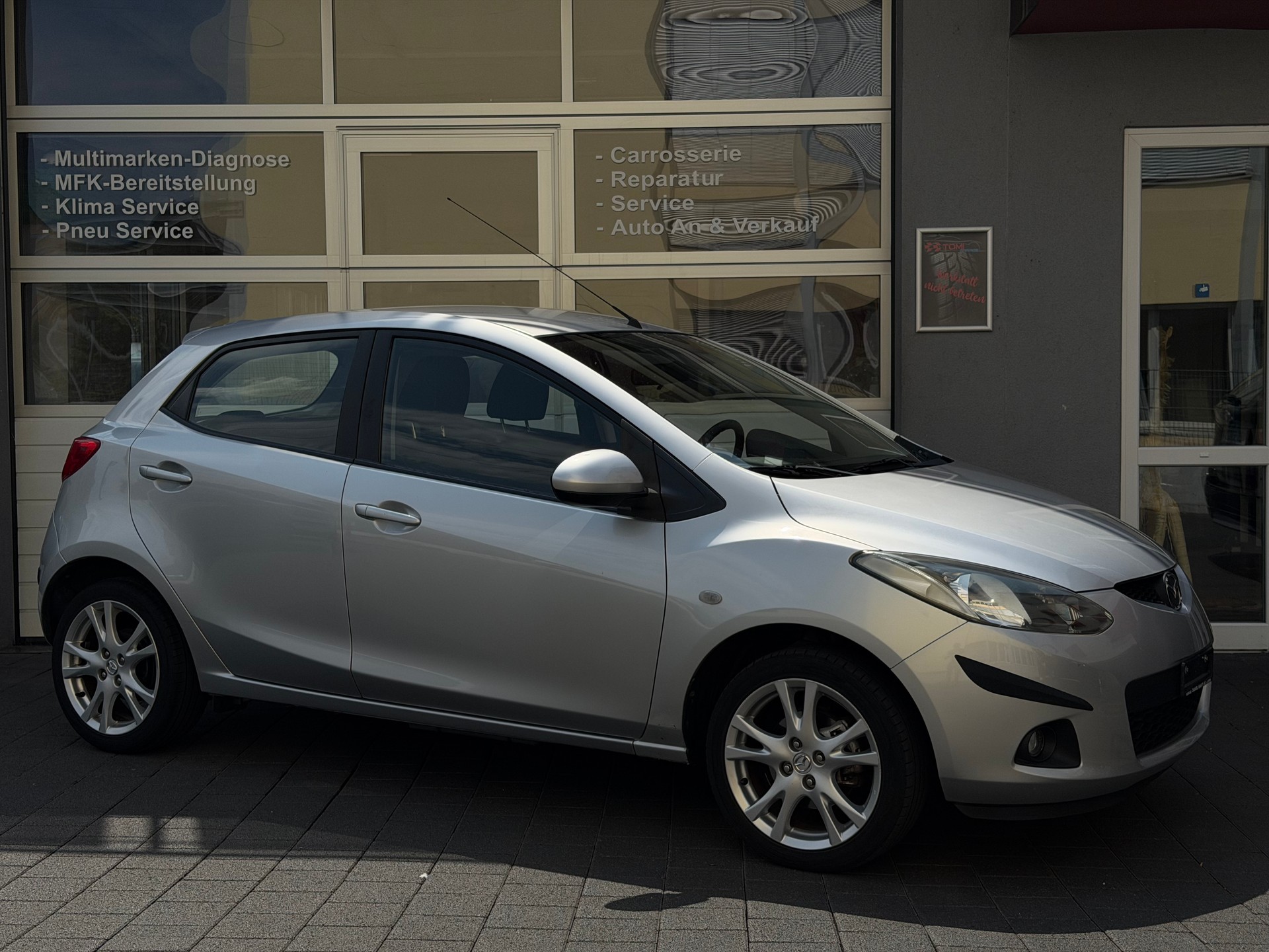 MAZDA 2 1.3i 16V Exclusive*Frisch ab MFK&Service*Parksensoren*Sitzheizung*8-Fach Aluräder*-image-4
