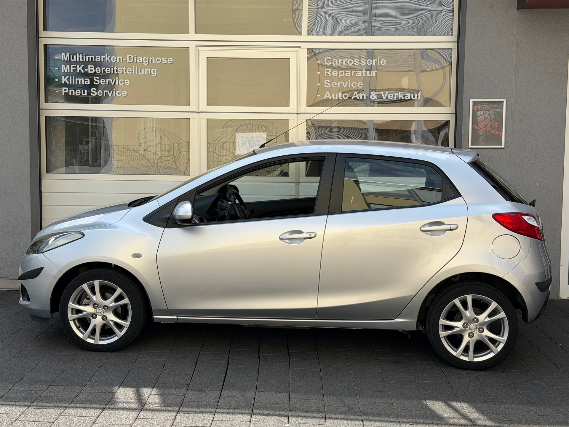 MAZDA 2 1.3i 16V Exclusive*Frisch ab MFK&Service*Parksensoren*Sitzheizung*8-Fach Aluräder*-image-1