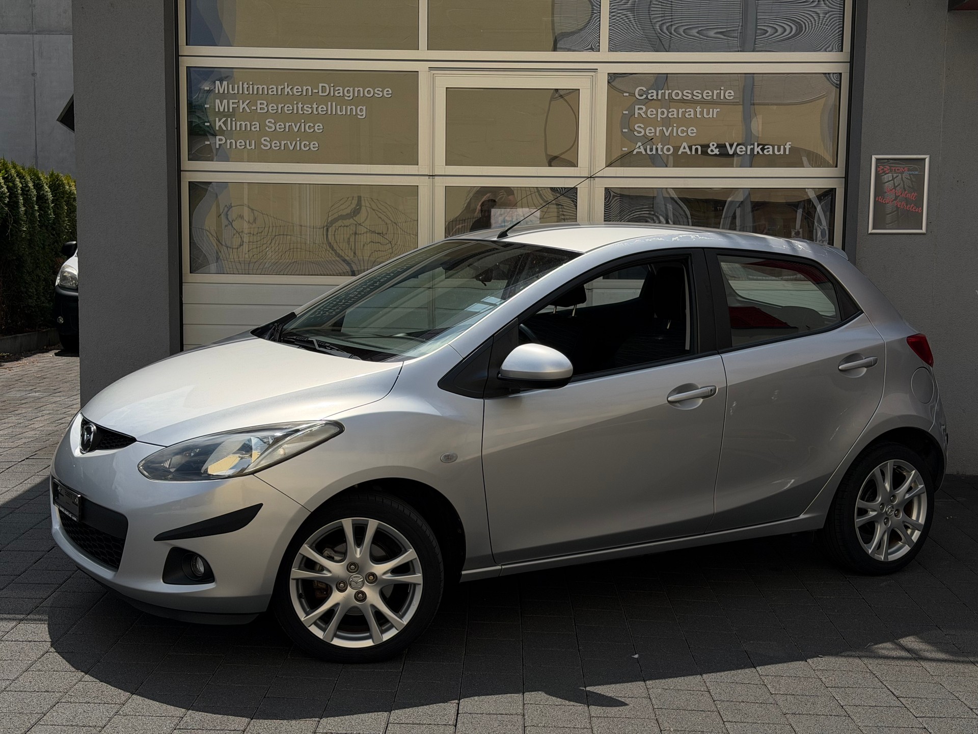 MAZDA 2 1.3i 16V Exclusive*Frisch ab MFK&Service*Parksensoren*Sitzheizung*8-Fach Aluräder*-image-0