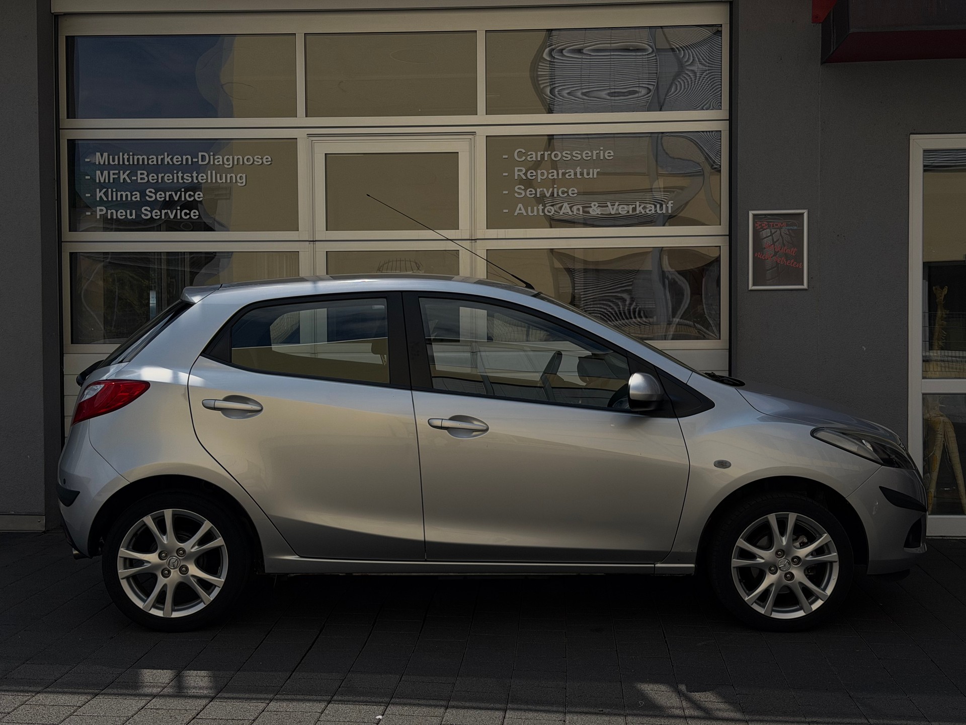 MAZDA 2 1.3i 16V Exclusive*Frisch ab MFK&Service*Parksensoren*Sitzheizung*8-Fach Aluräder*-image-5