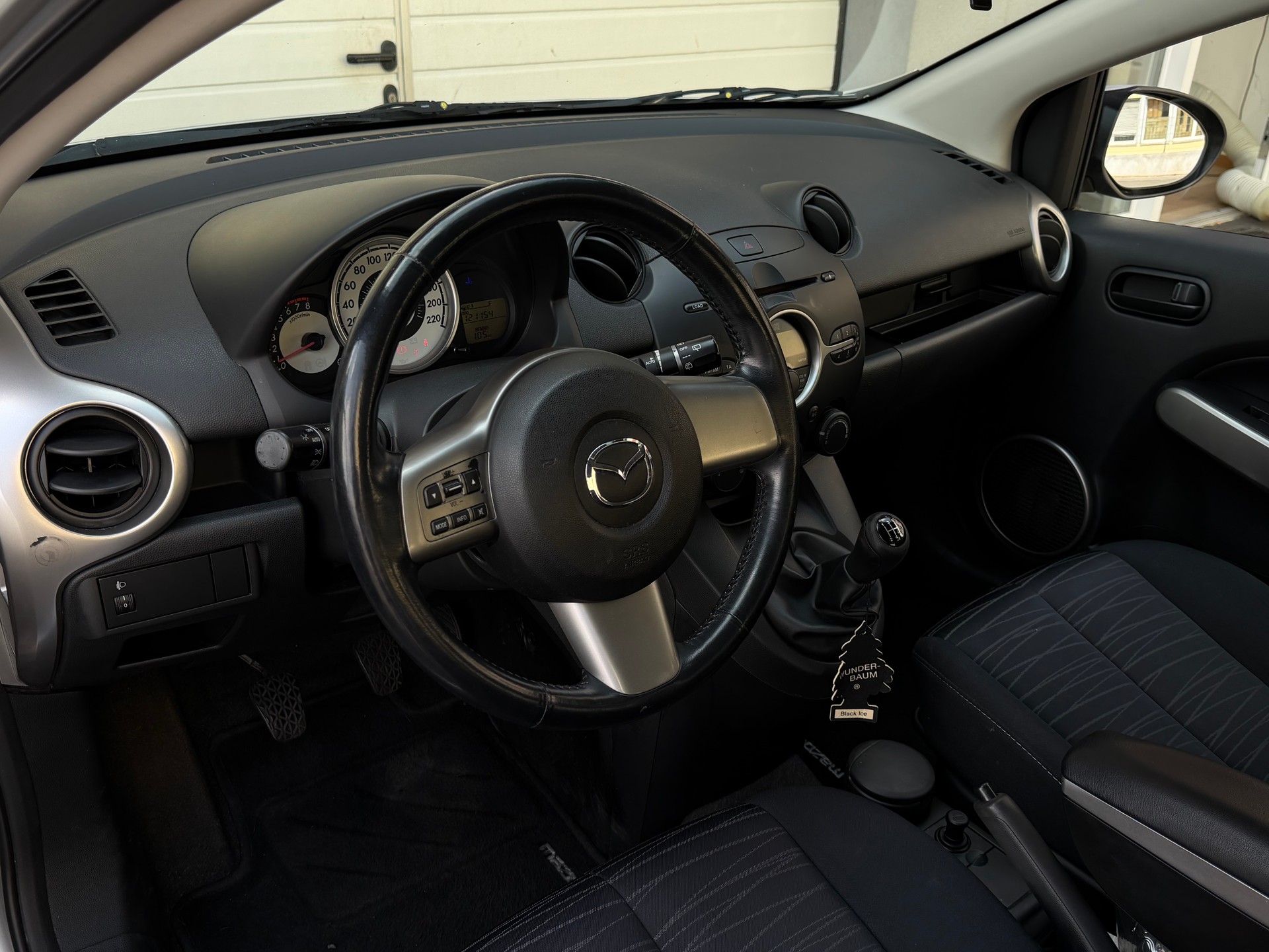 MAZDA 2 1.3i 16V Exclusive*Frisch ab MFK&Service*Parksensoren*Sitzheizung*8-Fach Aluräder*-image-9
