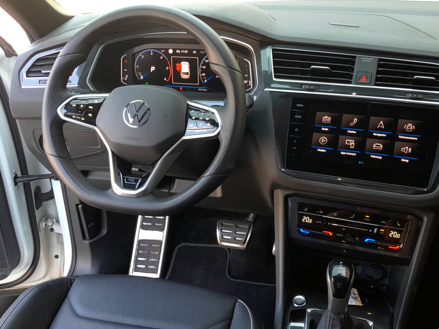 VW Tiguan 2.0 TDI SCR R-Line 4Motion DSG-image-8