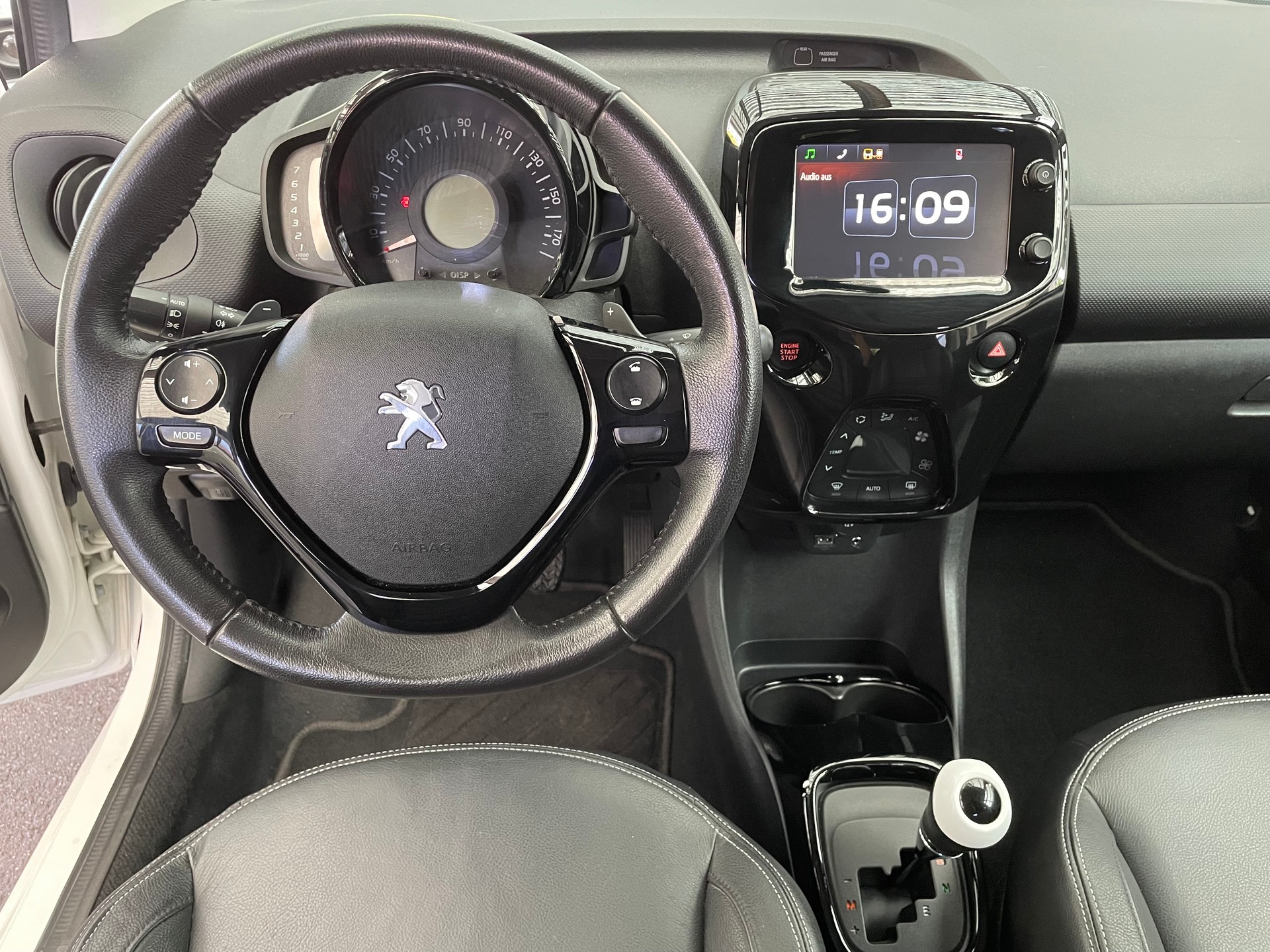 PEUGEOT 108 1.0 VTi Allure Top ETG-image-8