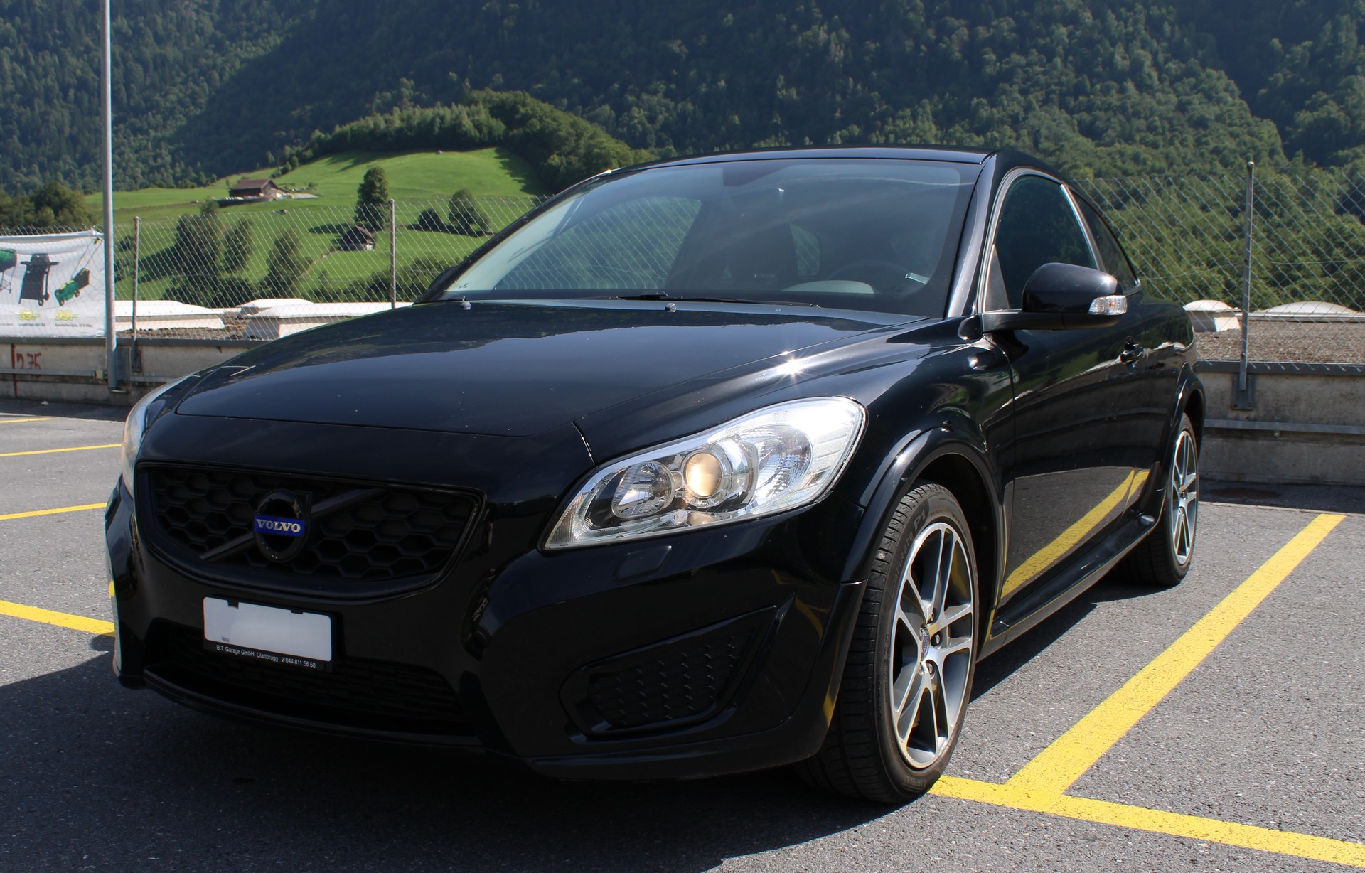 VOLVO 2.0 D3 R-Design-image-0
