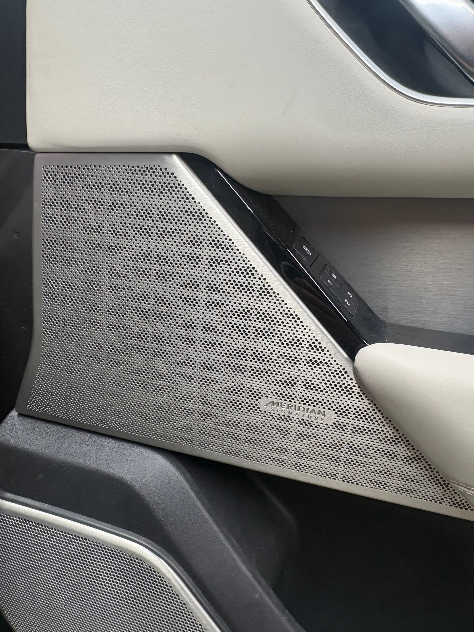 LAND ROVER Range Rover Velar R-Dynamic P 250 SE Automatic-image-15