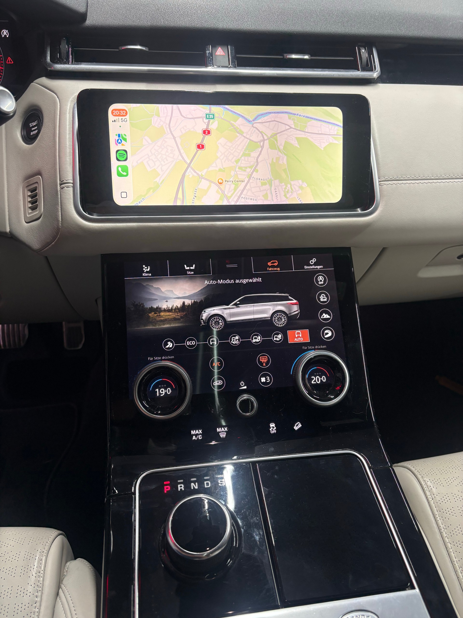 LAND ROVER Range Rover Velar R-Dynamic P 250 SE Automatic-image-13