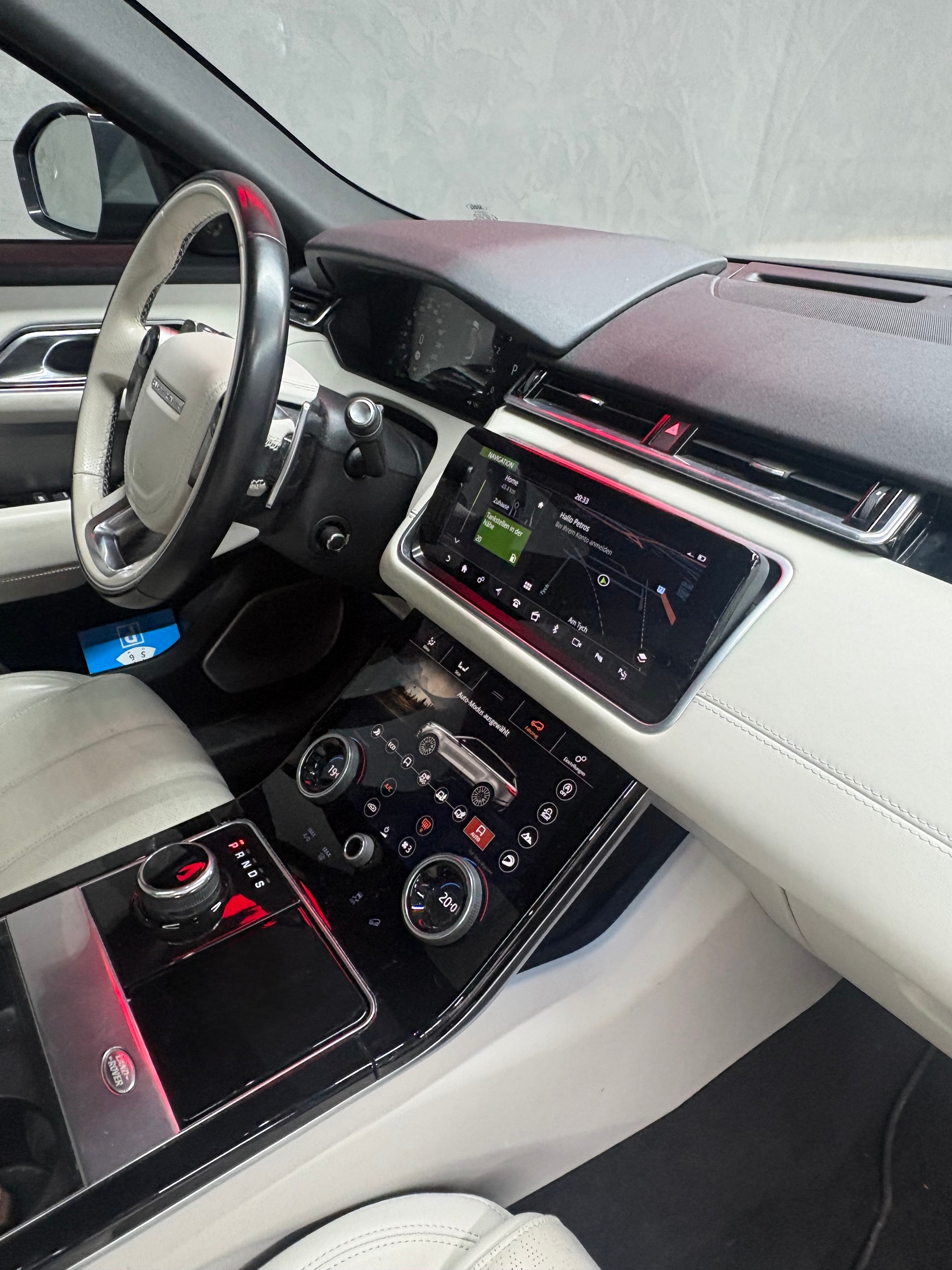 LAND ROVER Range Rover Velar R-Dynamic P 250 SE Automatic-image-6