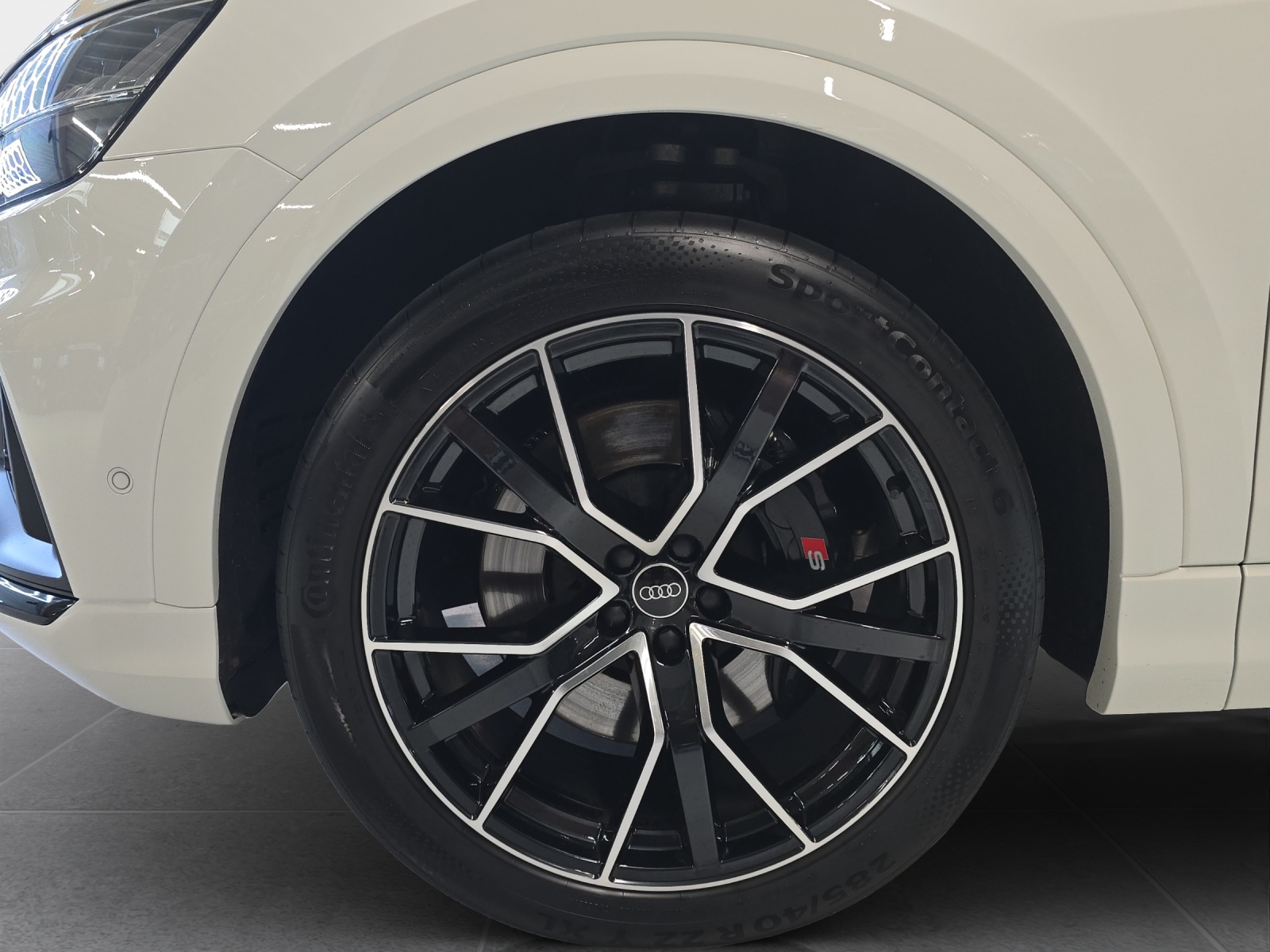 AUDI SQ8 TFSI quattro tiptronic-image-8