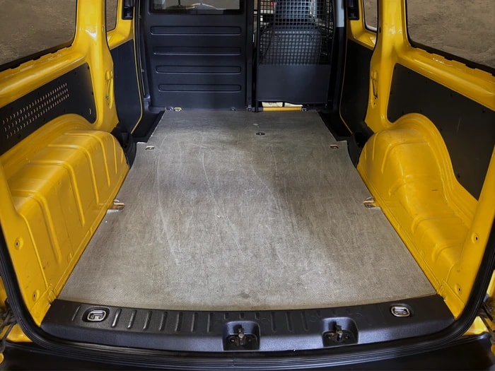 VW Caddy Maxi 2.0TDI 4Motion BlueMotion Technology-image-9