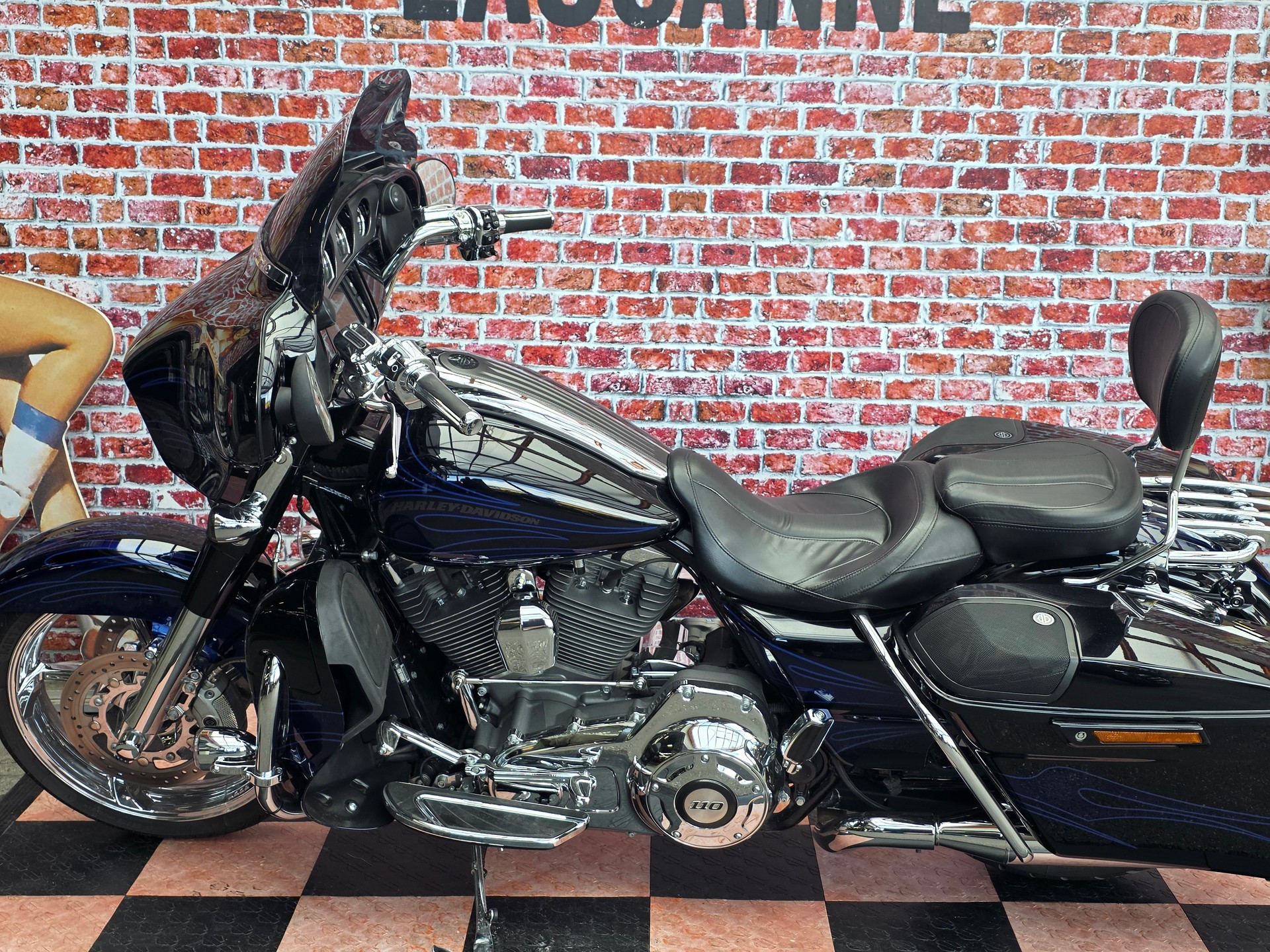 HARLEY-DAVIDSON FLHXSE Street Glide ABS CVO-showroom-element-3