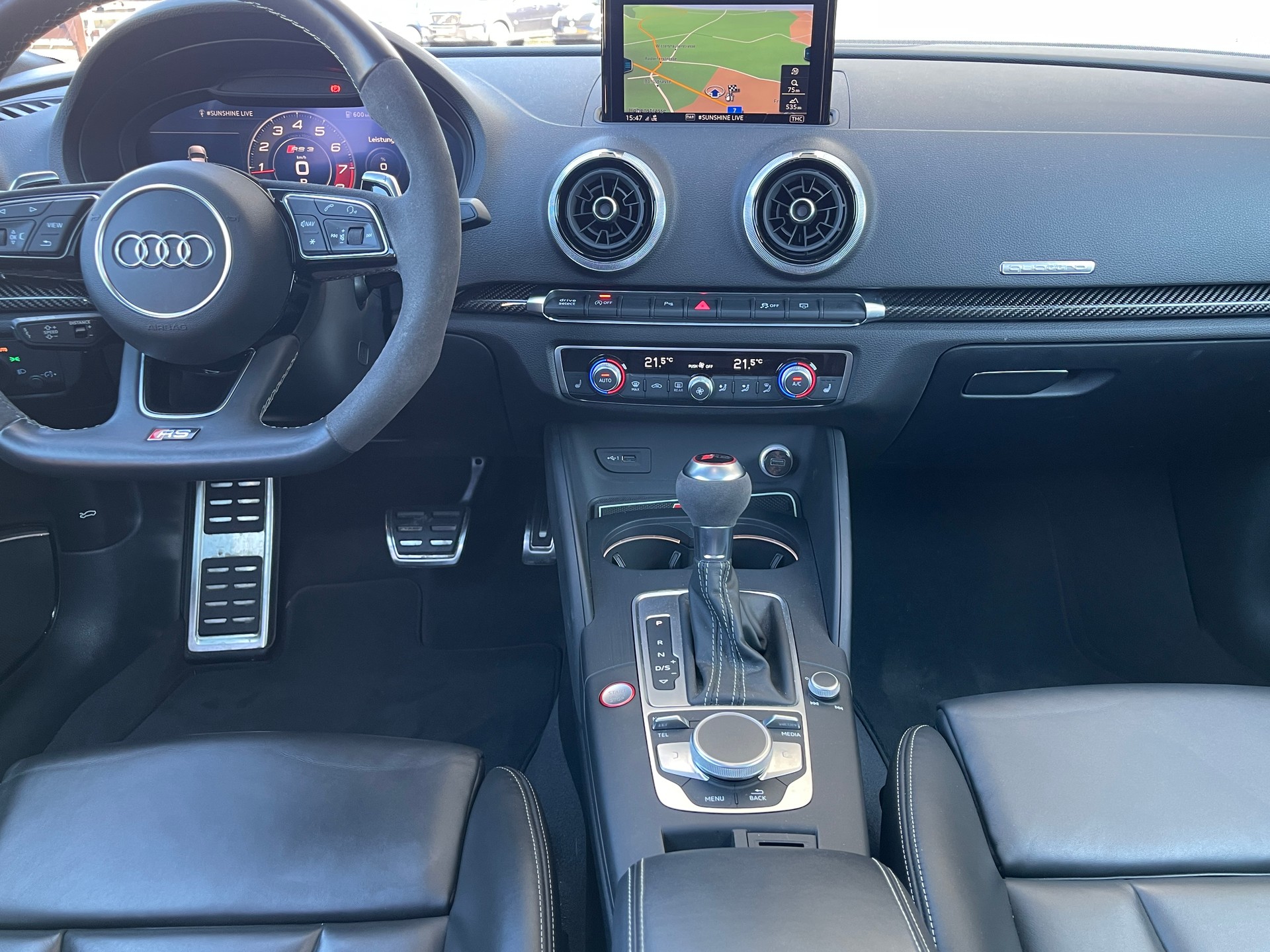 AUDI RS3 Sportback 2.5 TSI quattro S-tronic-image-12