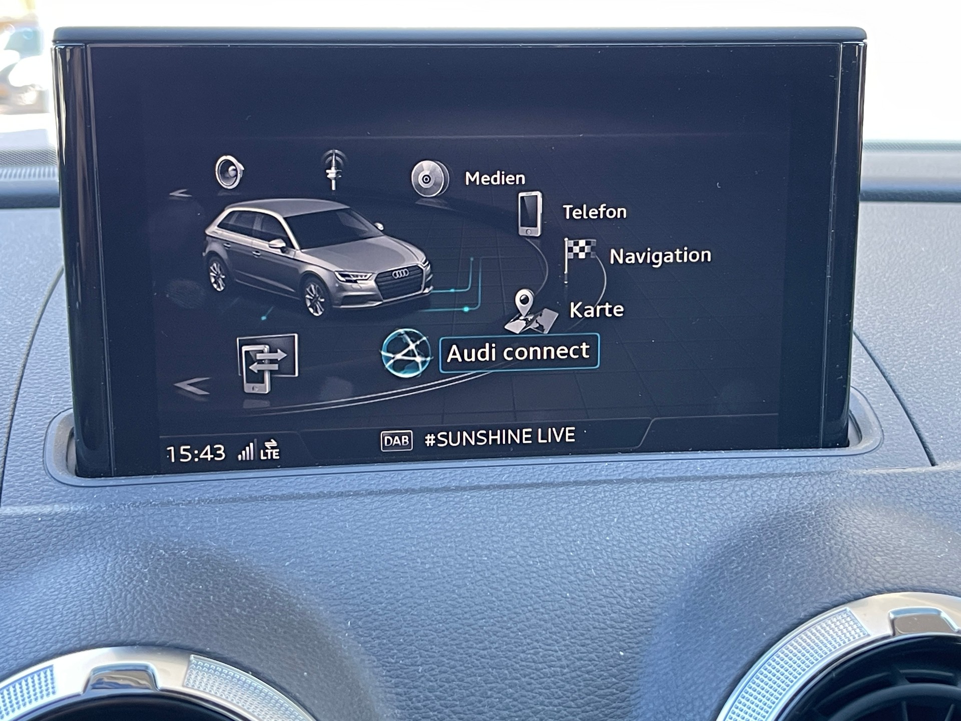 AUDI RS3 Sportback 2.5 TSI quattro S-tronic-image-21