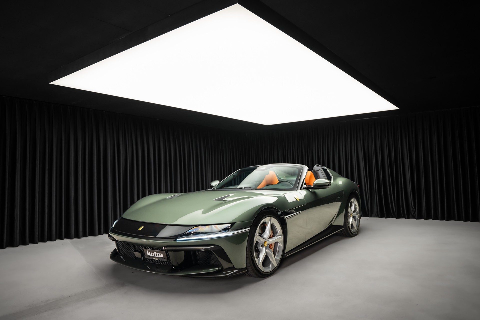 FERRARI 12 Cilindri-showroom-element-2