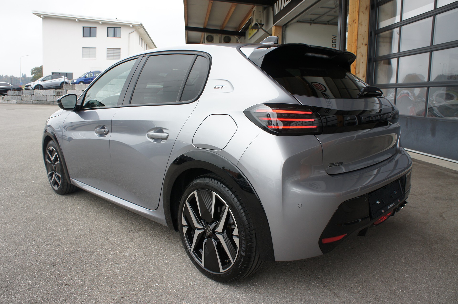 PEUGEOT 208 1.2 MHEV 145 GT-image-2