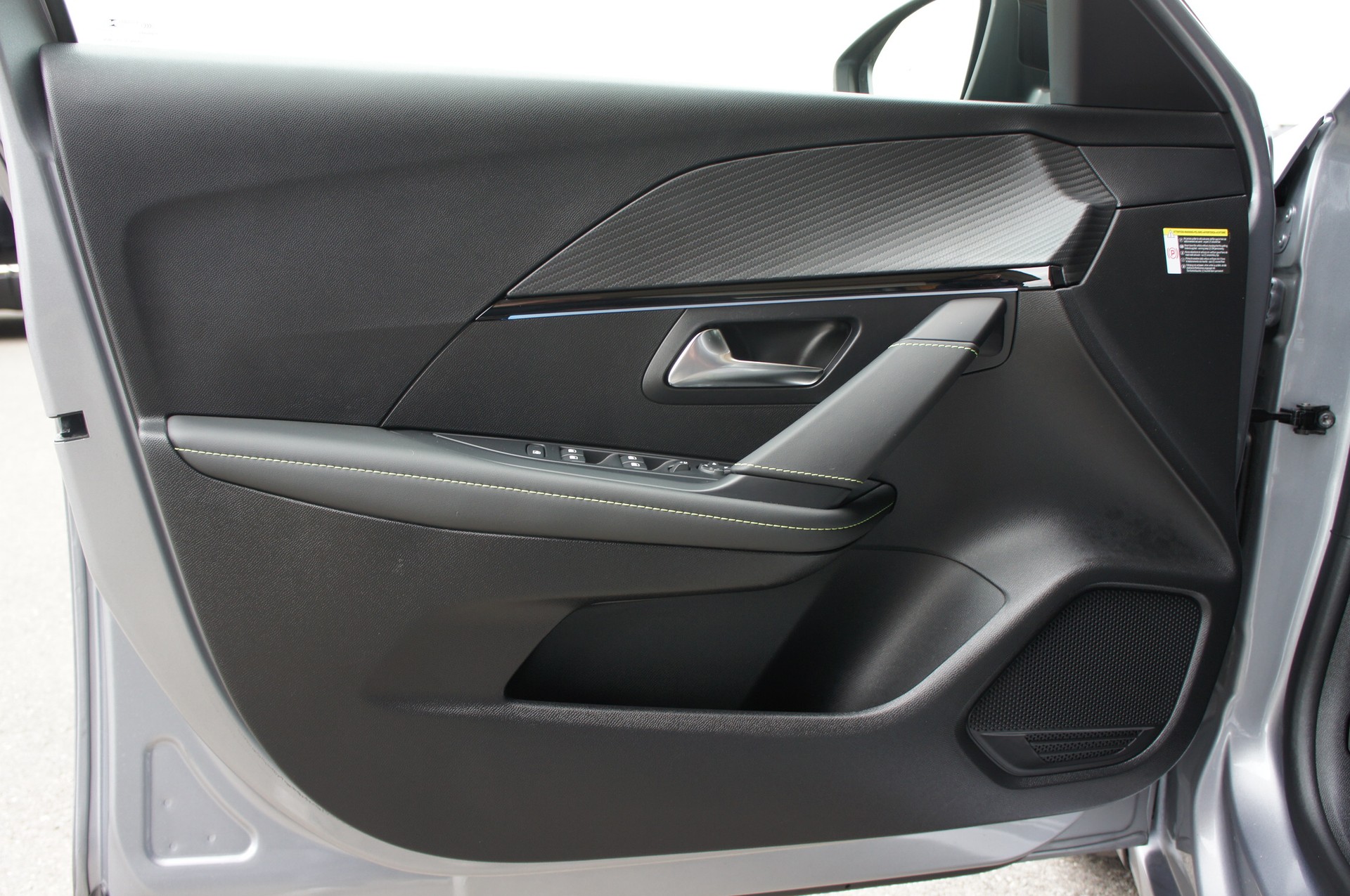 PEUGEOT 208 1.2 MHEV 145 GT-image-9