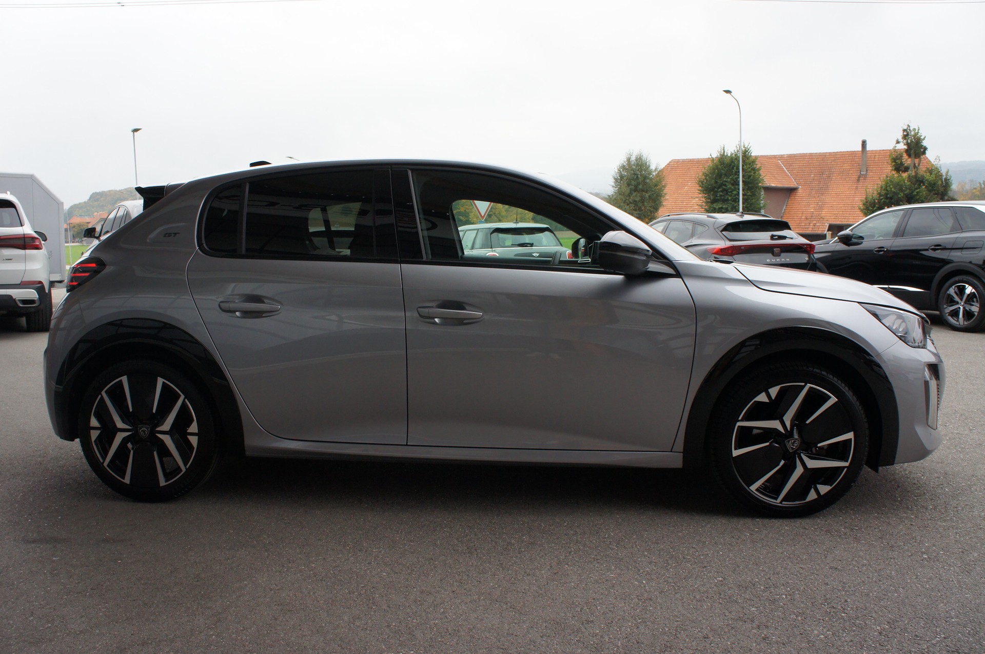 PEUGEOT 208 1.2 MHEV 145 GT-image-4