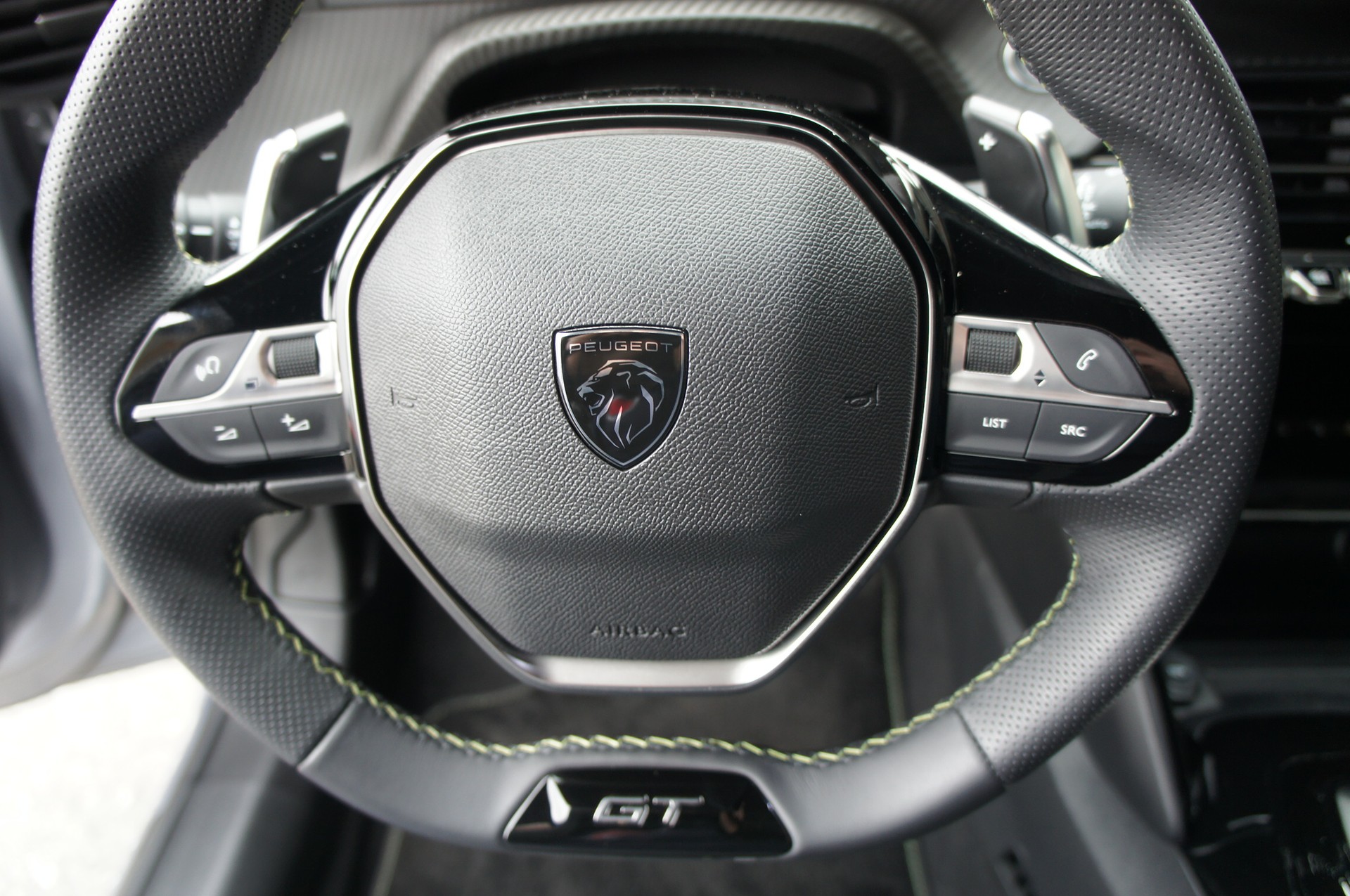 PEUGEOT 208 1.2 MHEV 145 GT-image-18
