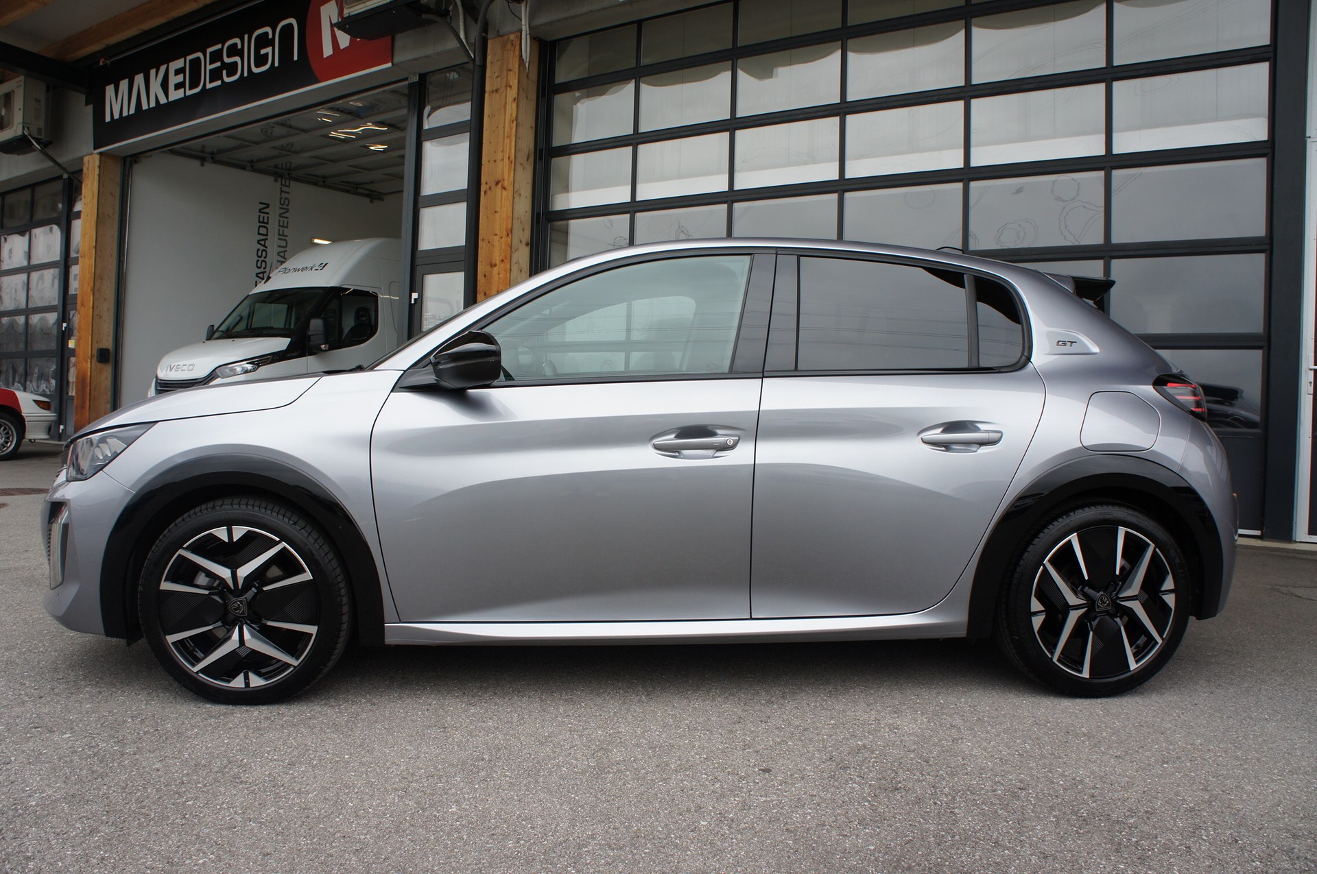 PEUGEOT 208 1.2 MHEV 145 GT-image-1