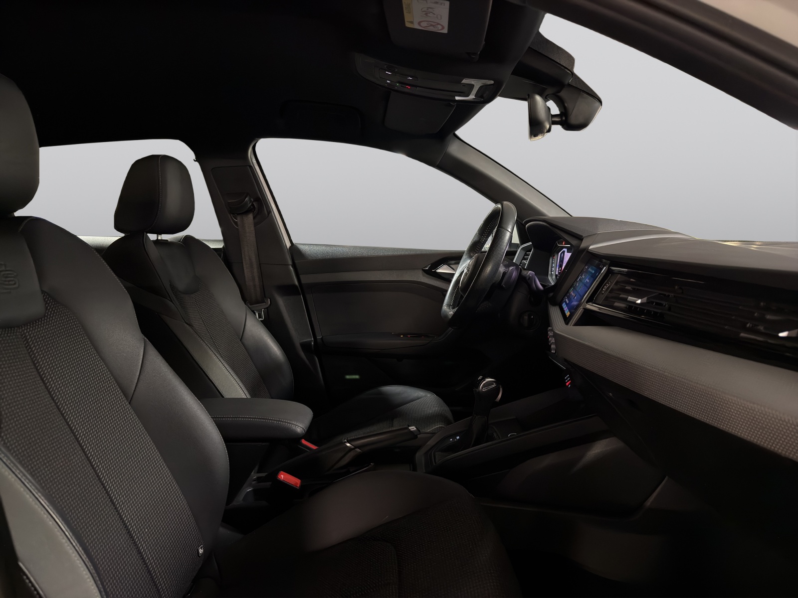 AUDI A1 Sportback 30 TFSI S Line S-tronic-image-1