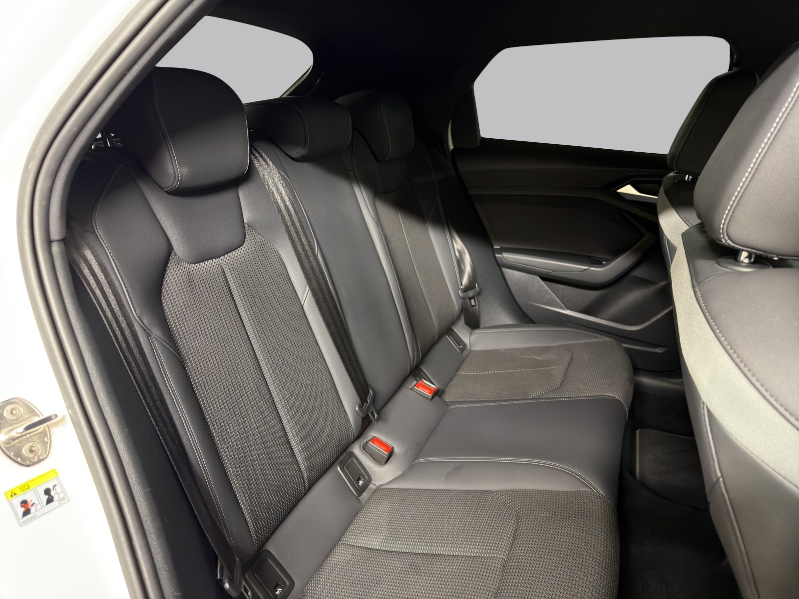 AUDI A1 Sportback 30 TFSI S Line S-tronic-image-3