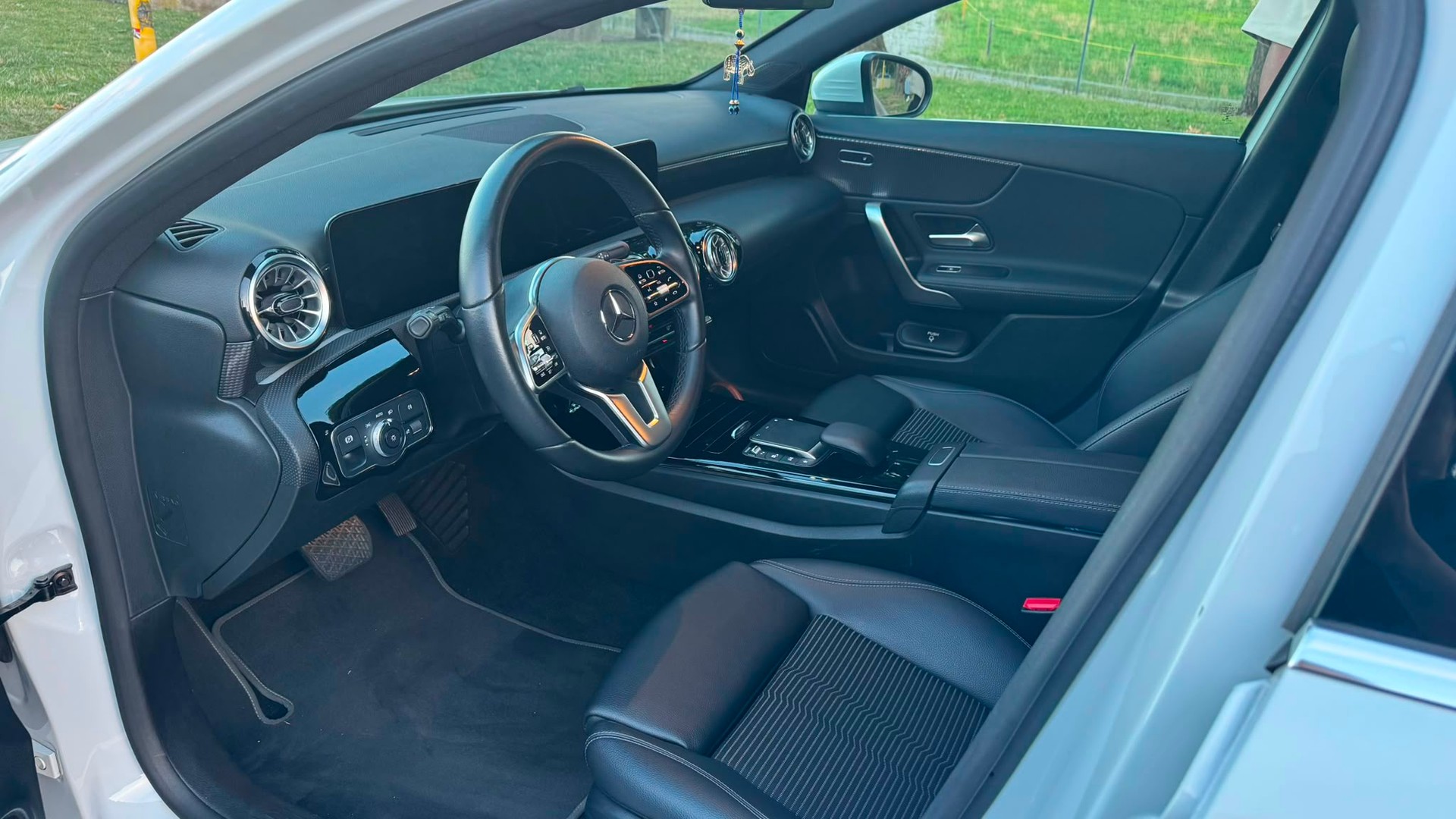 MERCEDES-BENZ A 250 e Progressive-image-3