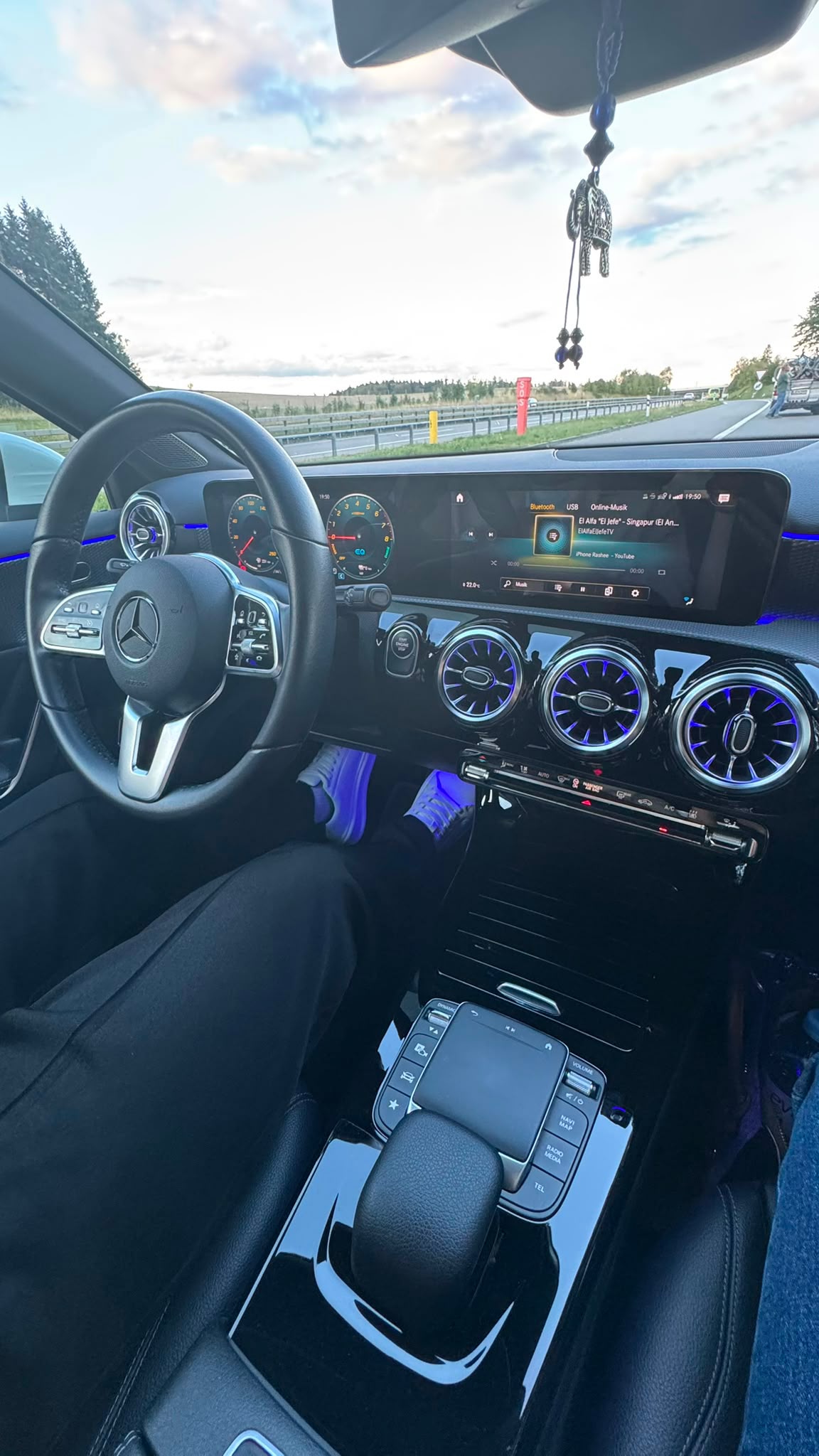 MERCEDES-BENZ A 250 e Progressive-image-4