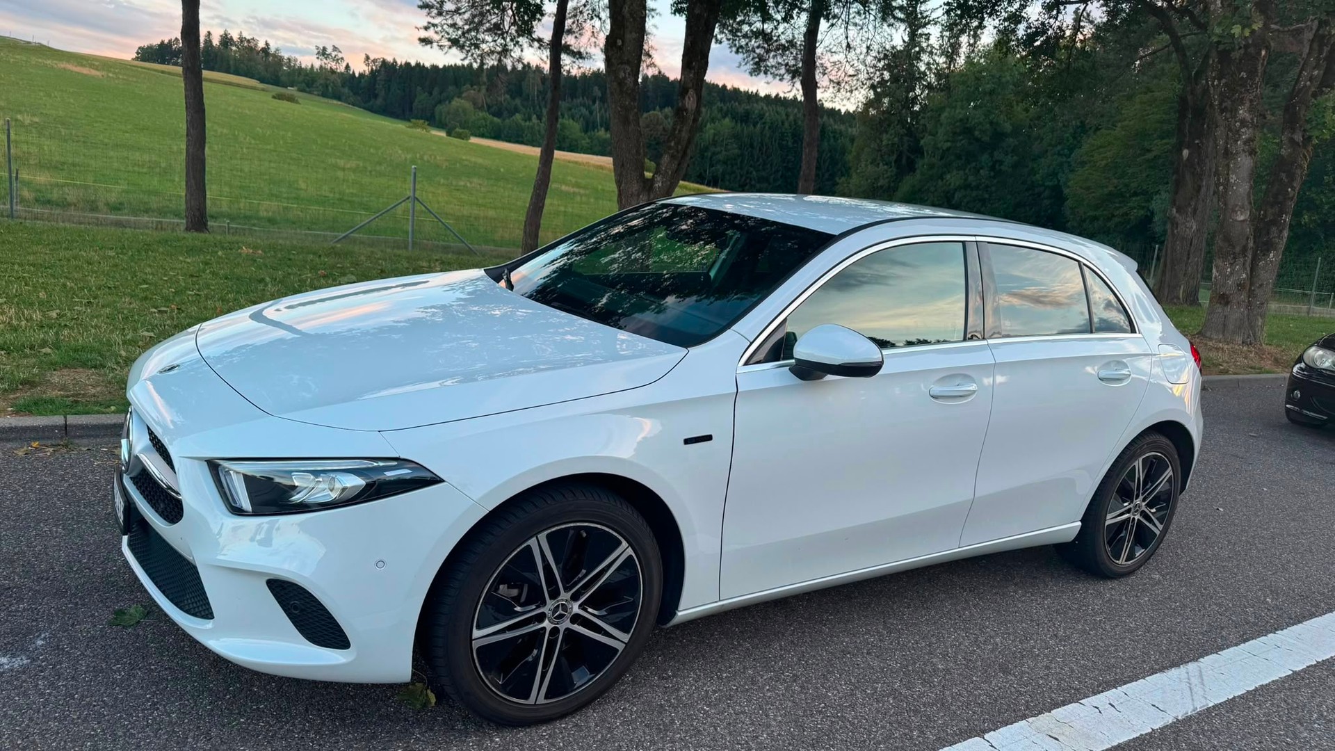MERCEDES-BENZ A 250 e Progressive-image-0