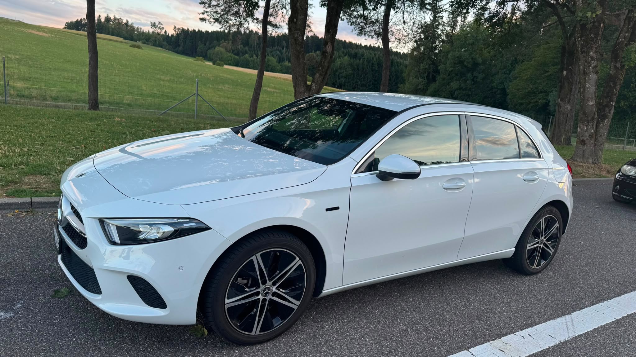MERCEDES-BENZ A 250 e Progressive — slika 1