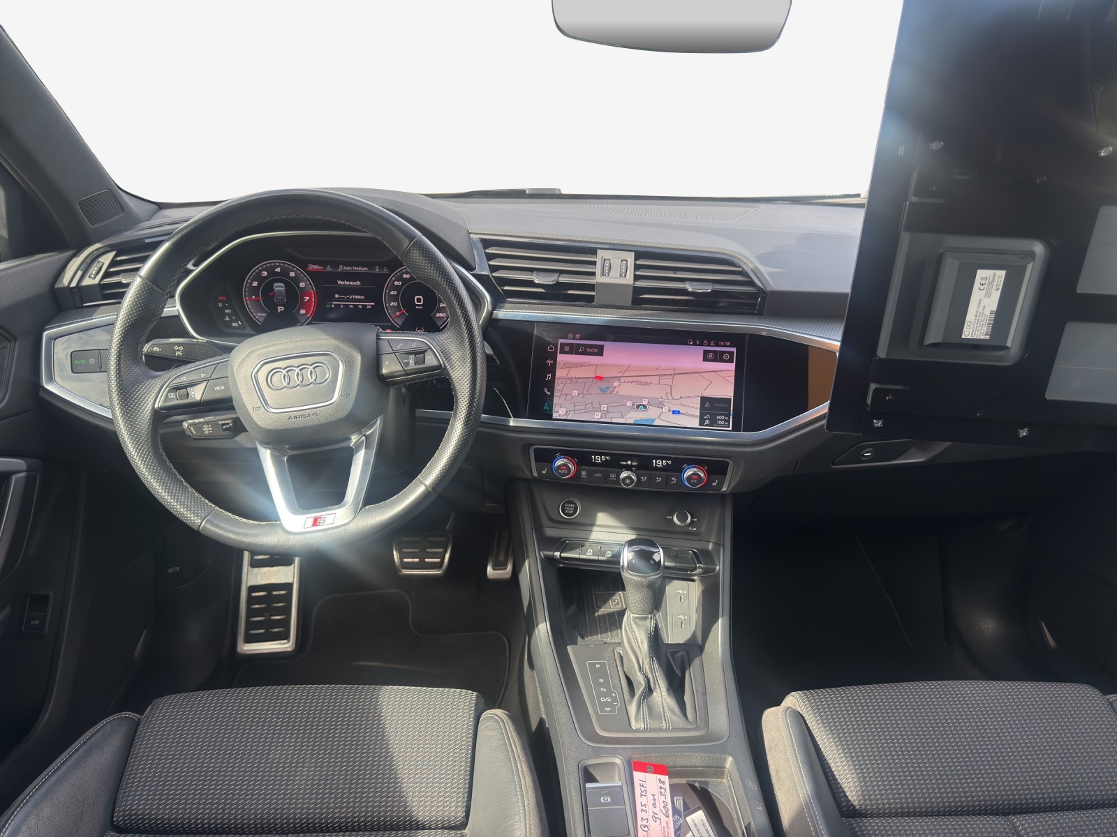 AUDI Q3 35 TFSI S line Attraction S-tronic-image-8