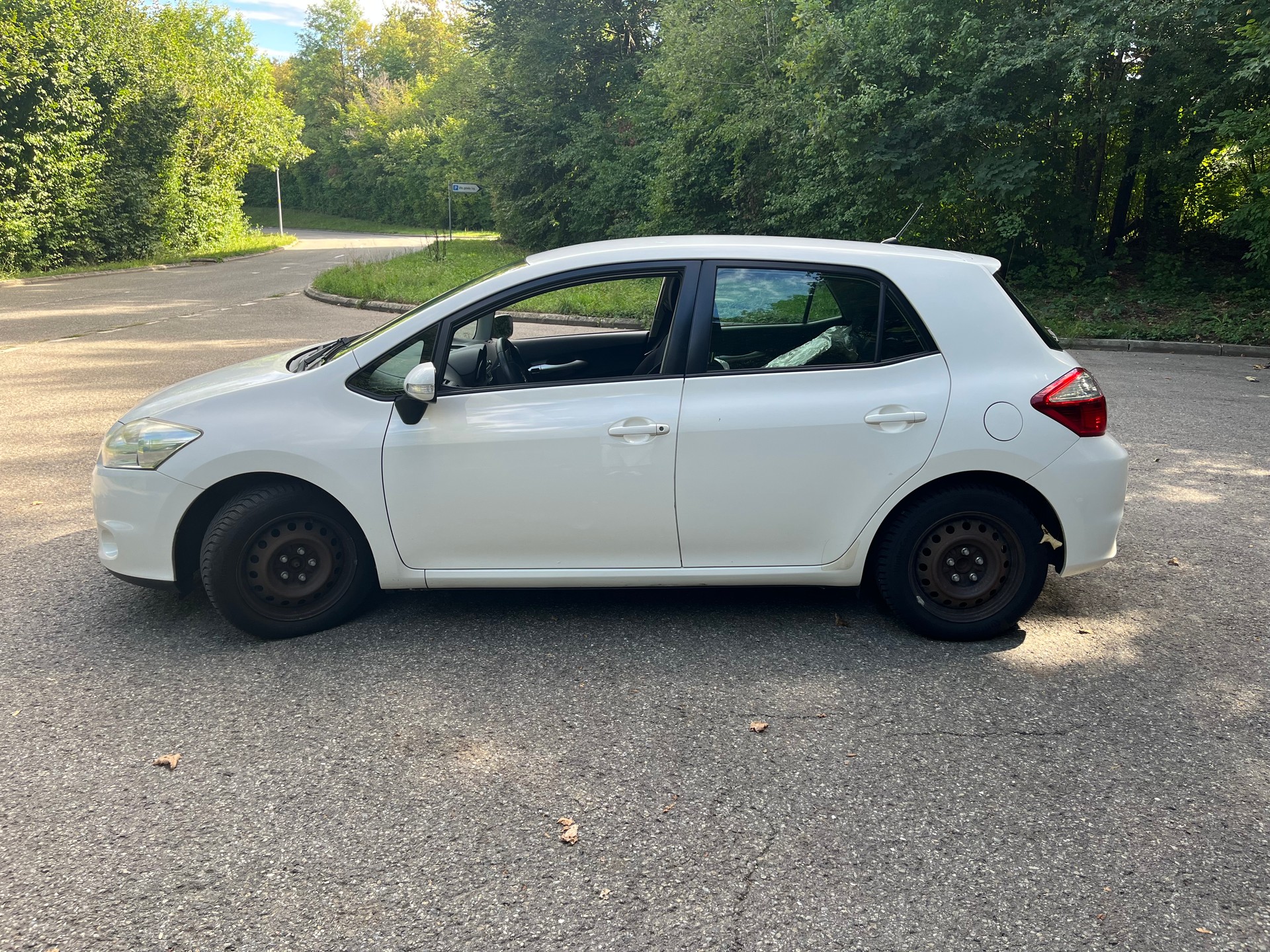 TOYOTA Auris 1.6 easy-image-2