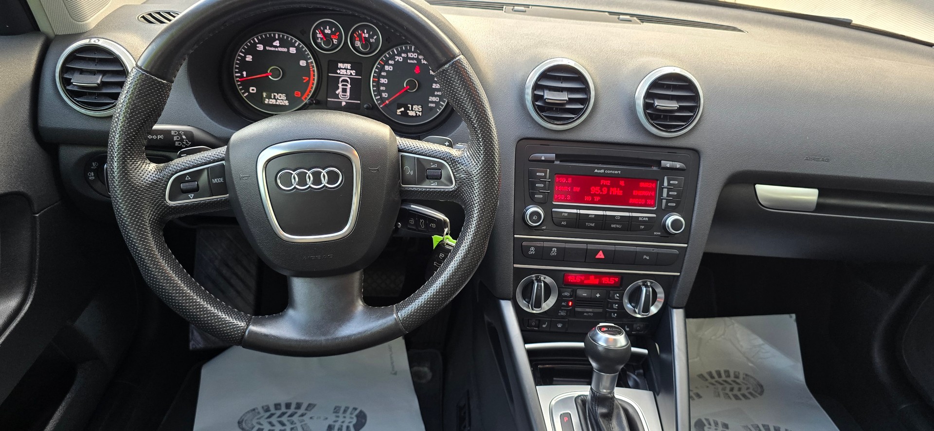 AUDI A3 Sportback 1.4 TFSI Attraction S-tronic-image-8