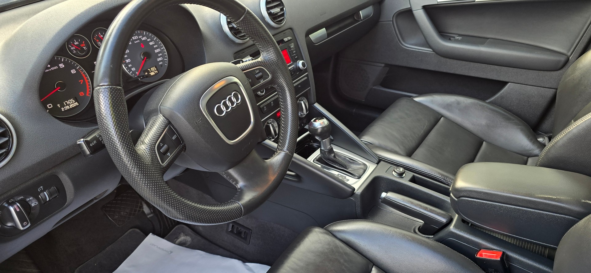 AUDI A3 Sportback 1.4 TFSI Attraction S-tronic-image-9